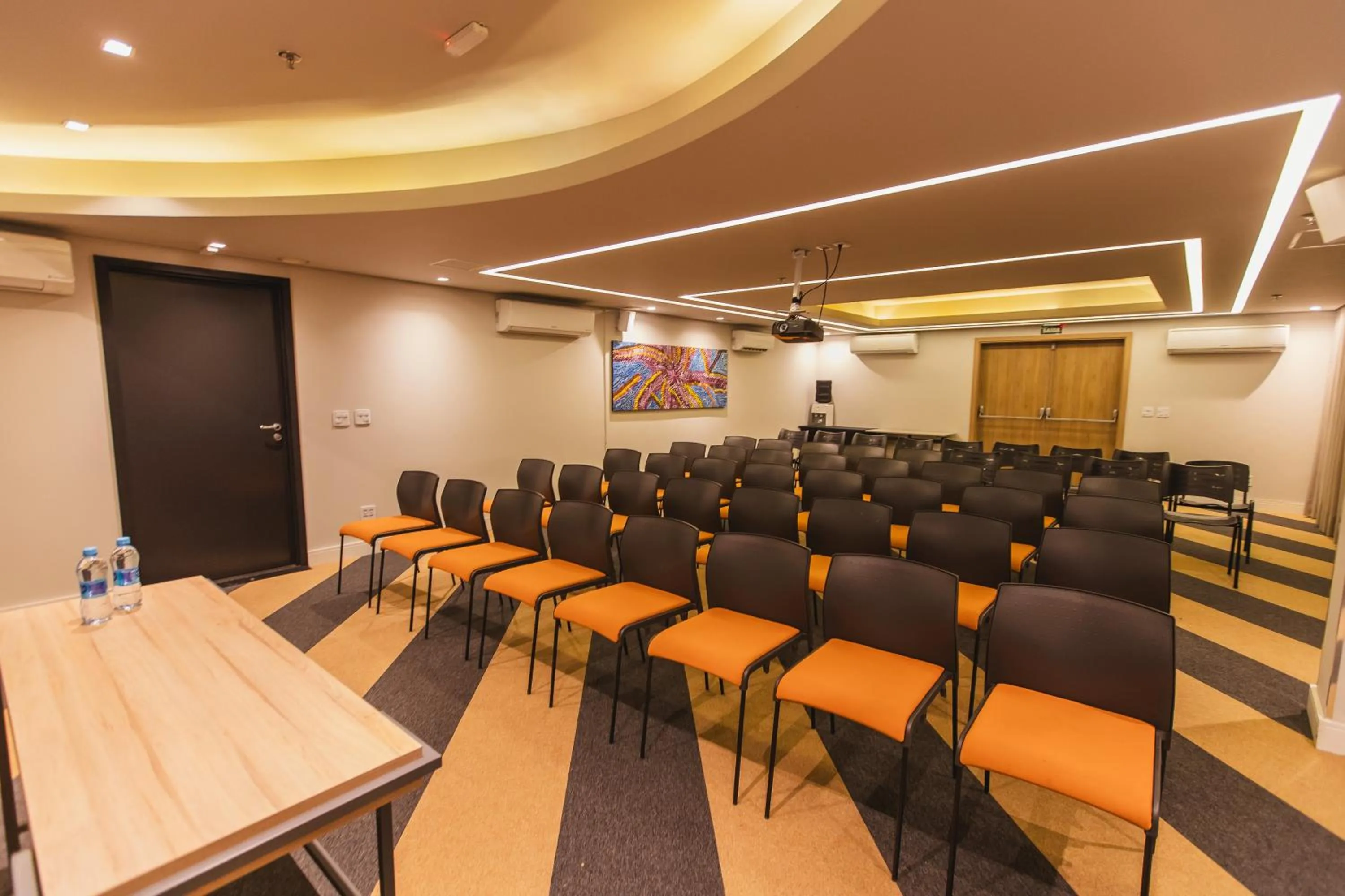 Meeting/conference room in Hotel Cassino Tower São José do Rio Preto by Nacional Inn