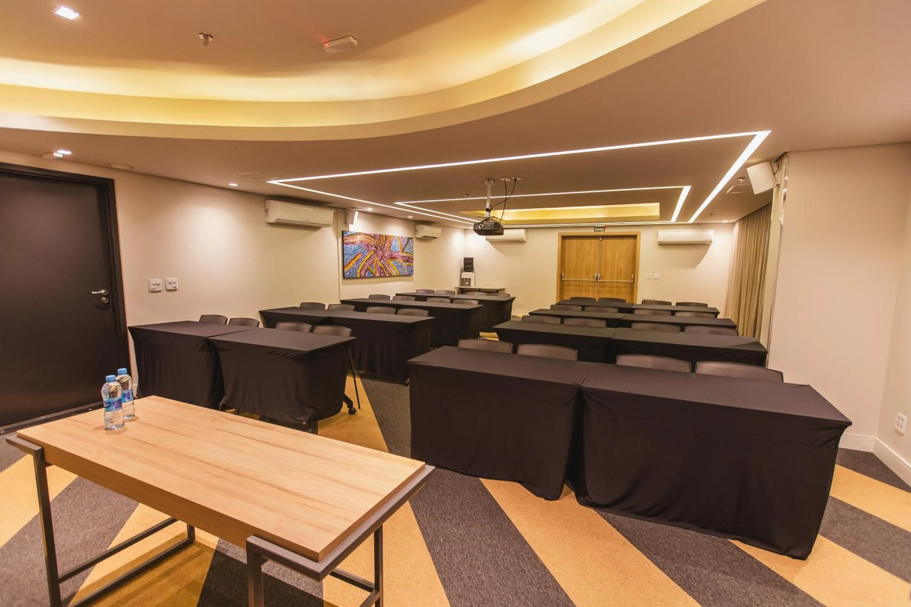 Meeting/conference room in Hotel Cassino Tower São José do Rio Preto by Nacional Inn