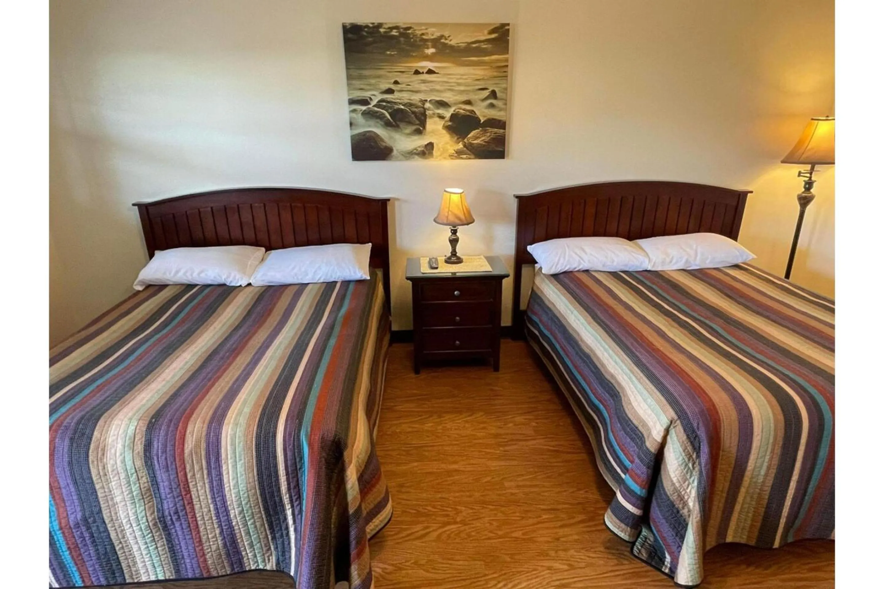 2 Double Beds Non-Smoking in Cadiz Motel by OYO on route 250