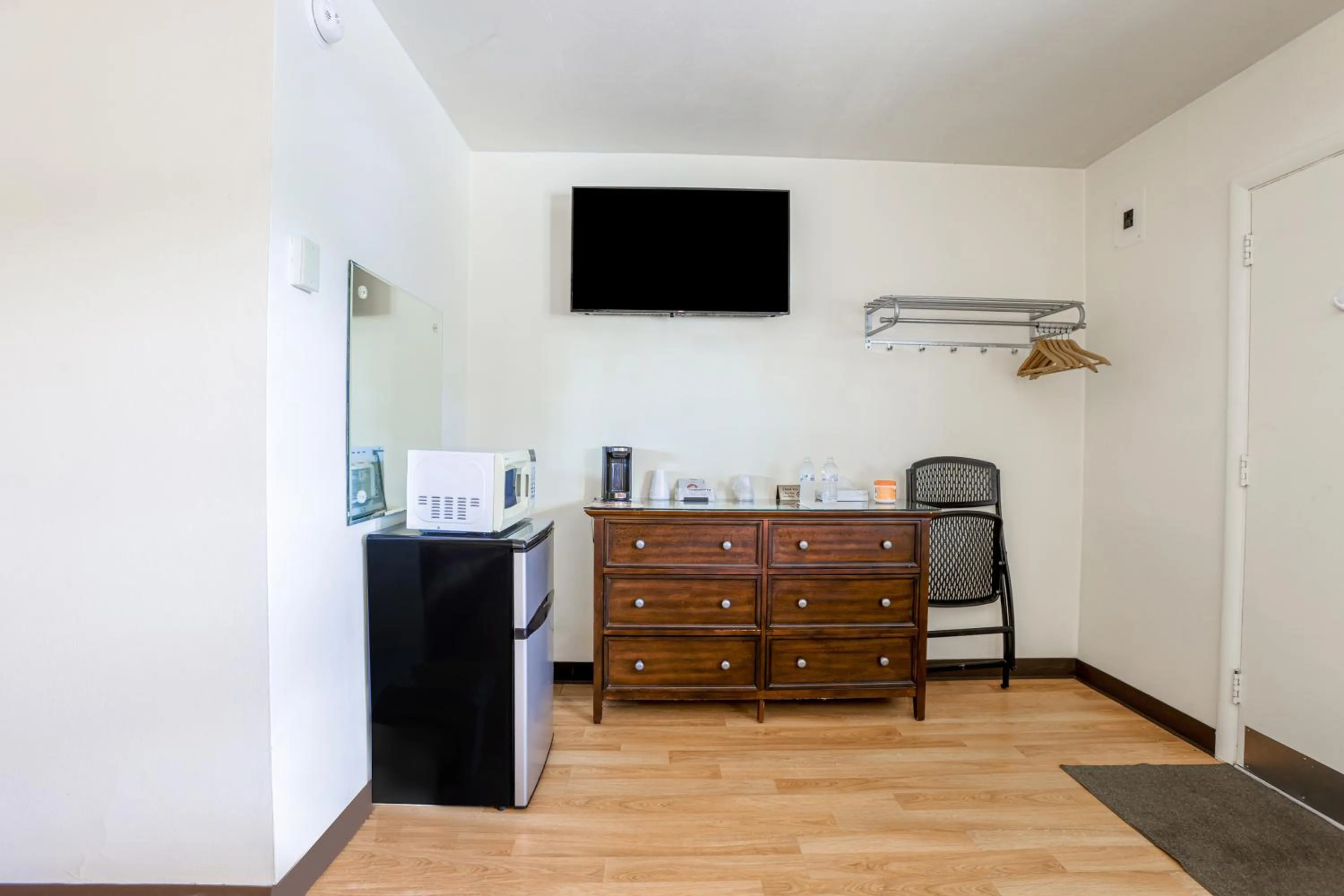 Area and facilities in Cadiz Motel by OYO on route 250