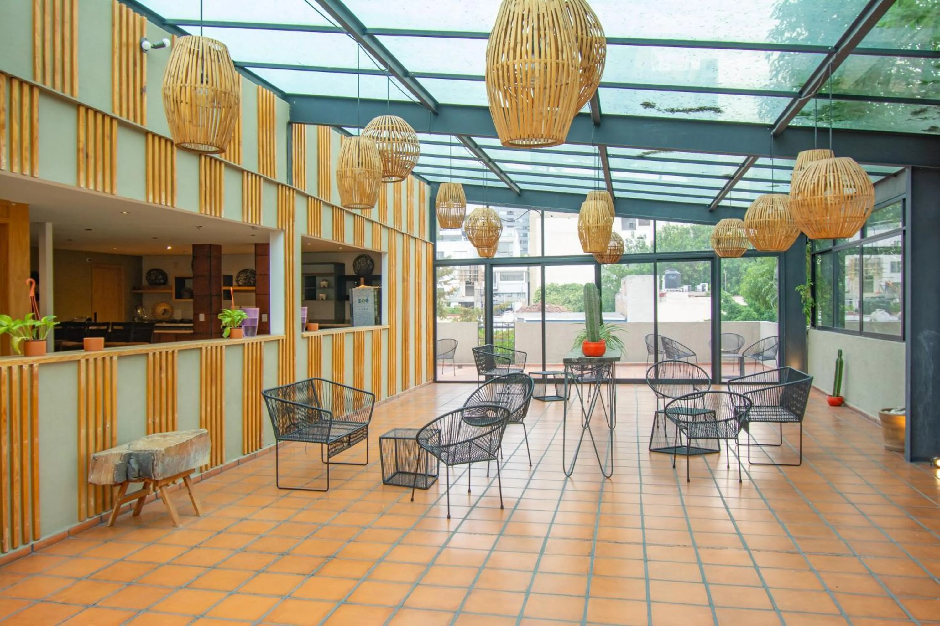 Restaurant/places to eat in Capital O Hotel Terraza 158