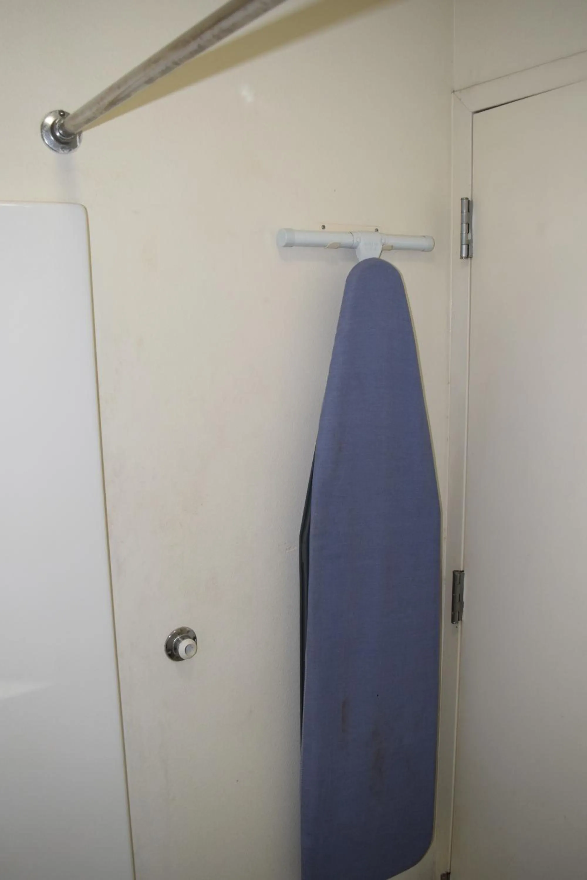 furniture in Value Inn - Livonia