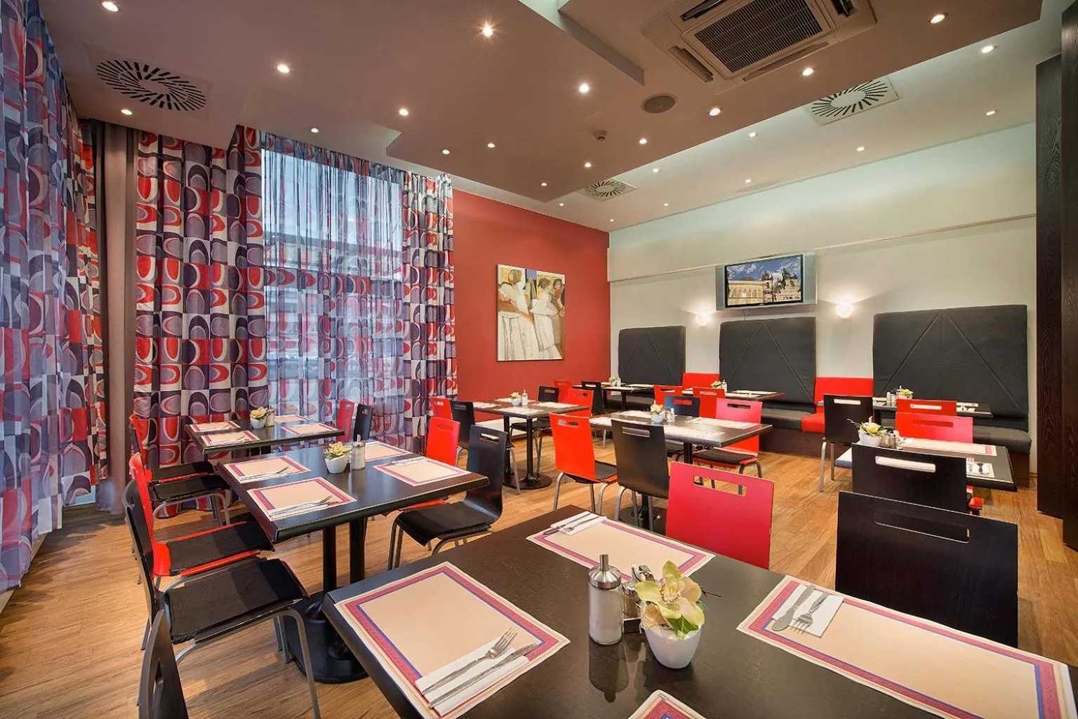 Restaurant/places to eat in Rezidence Emmy