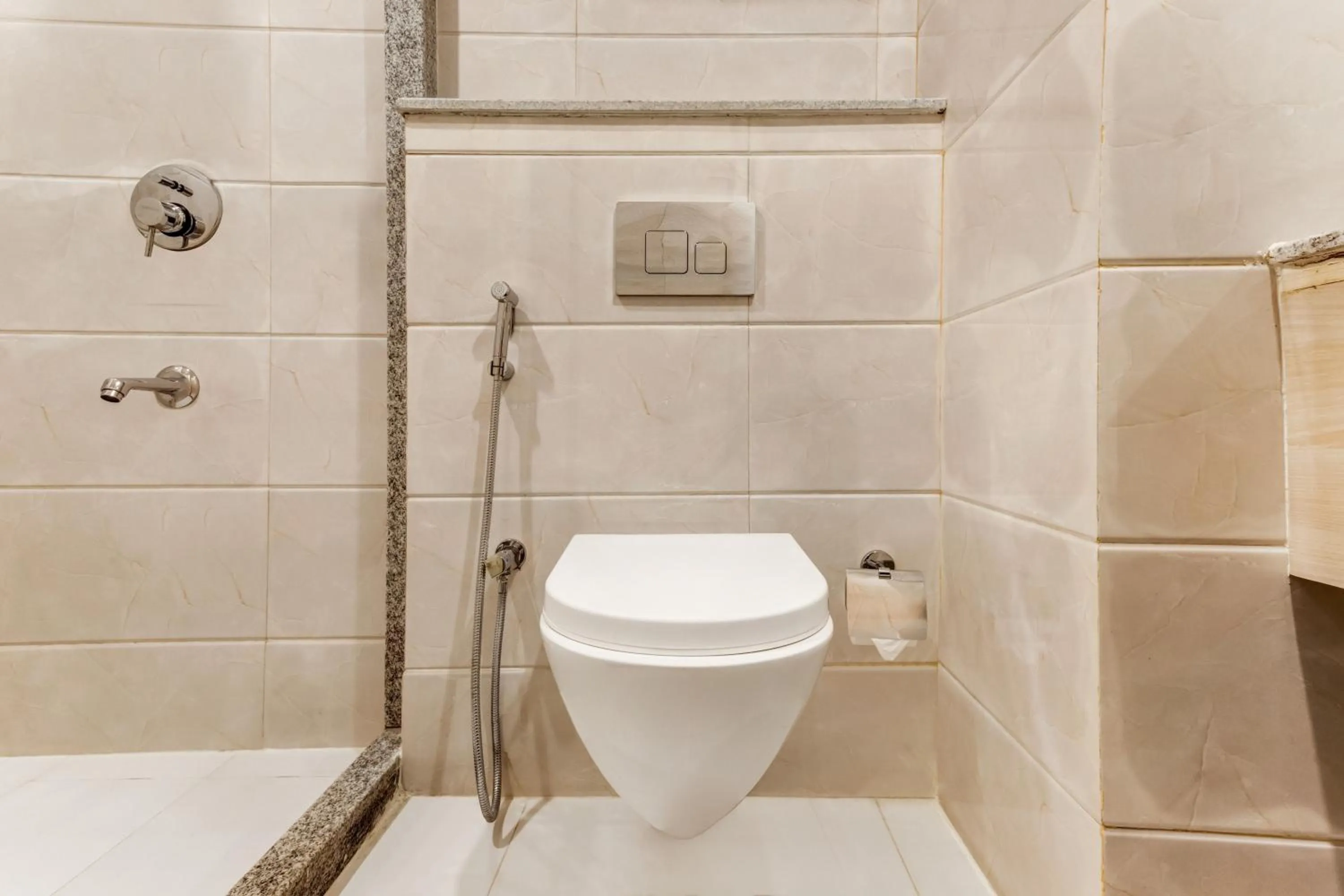 Bathroom in Red Fox by Lemon Tree Hotels, Neelkanth