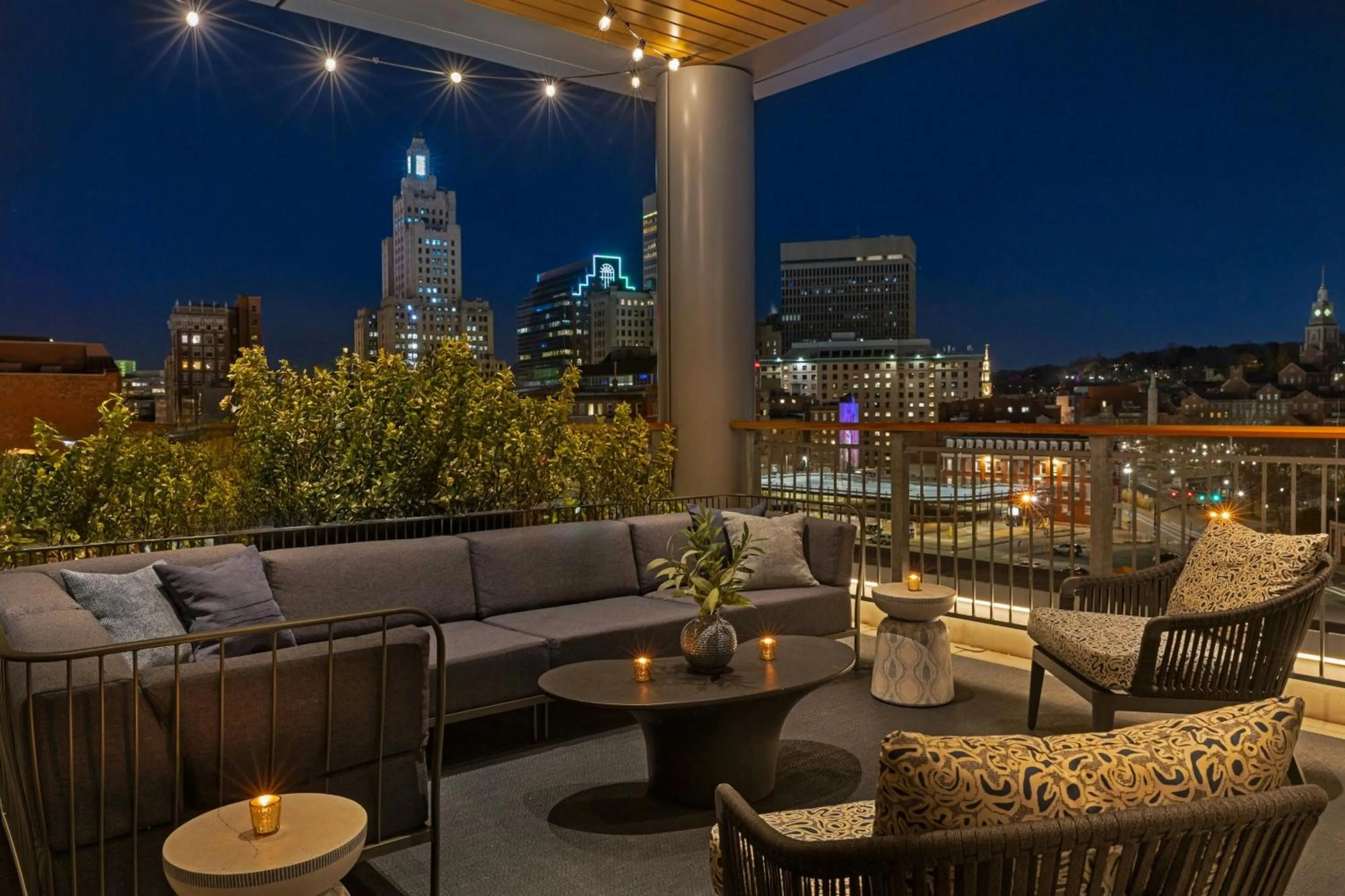 Lounge or bar in Aloft Providence Downtown