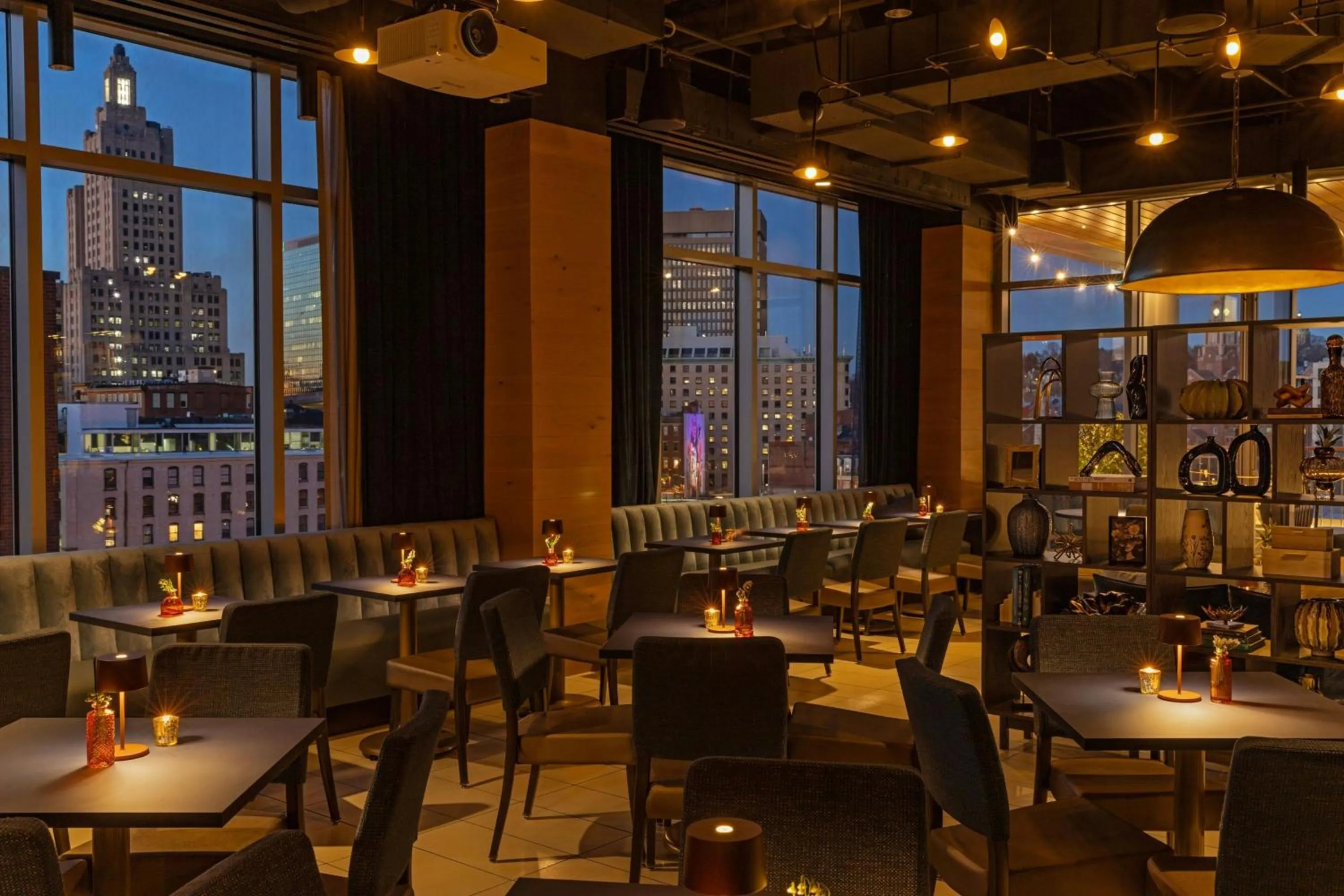 Lounge or bar in Aloft Providence Downtown