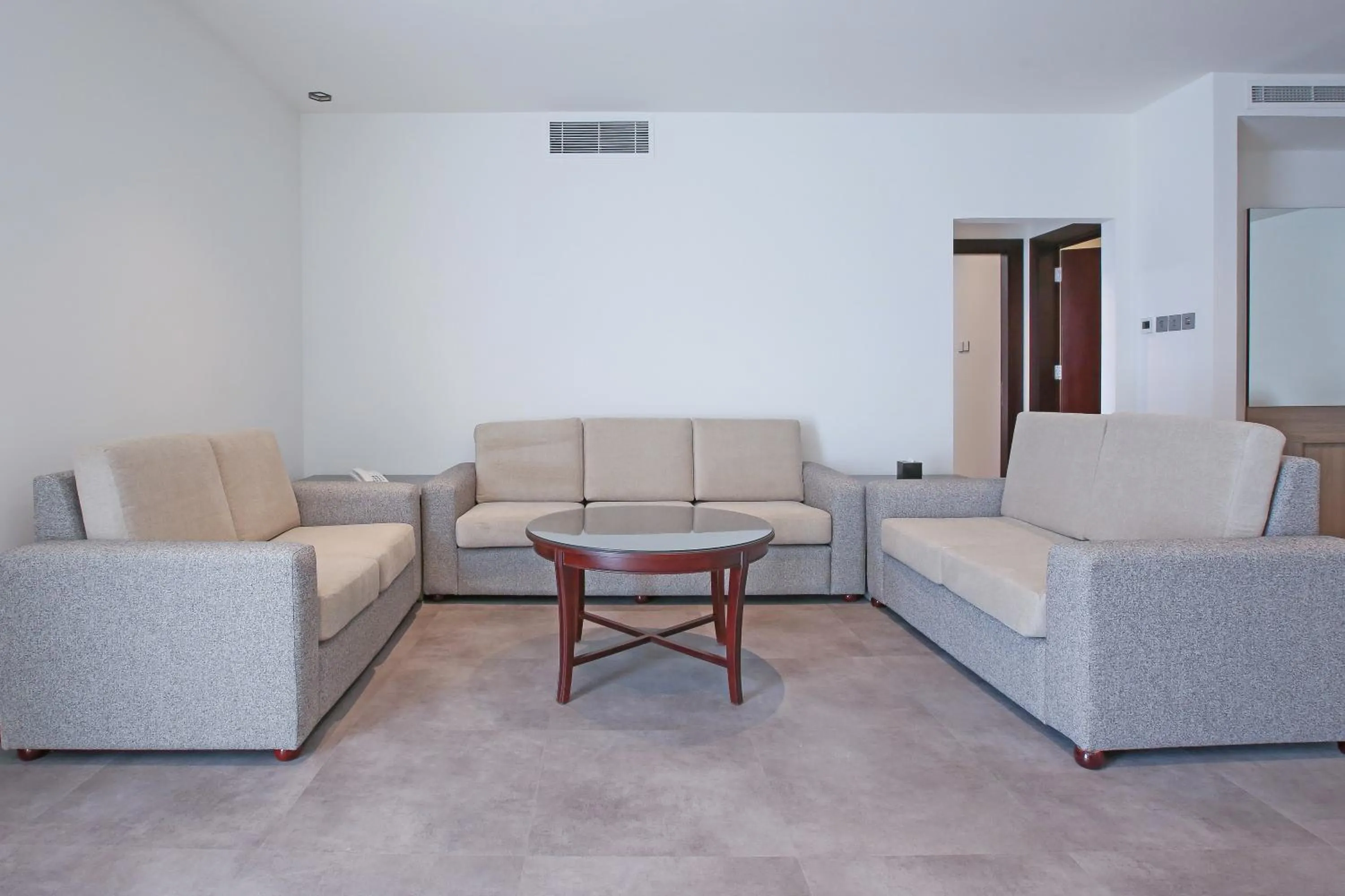 Living room in SITARA HOTEL APARTMENT