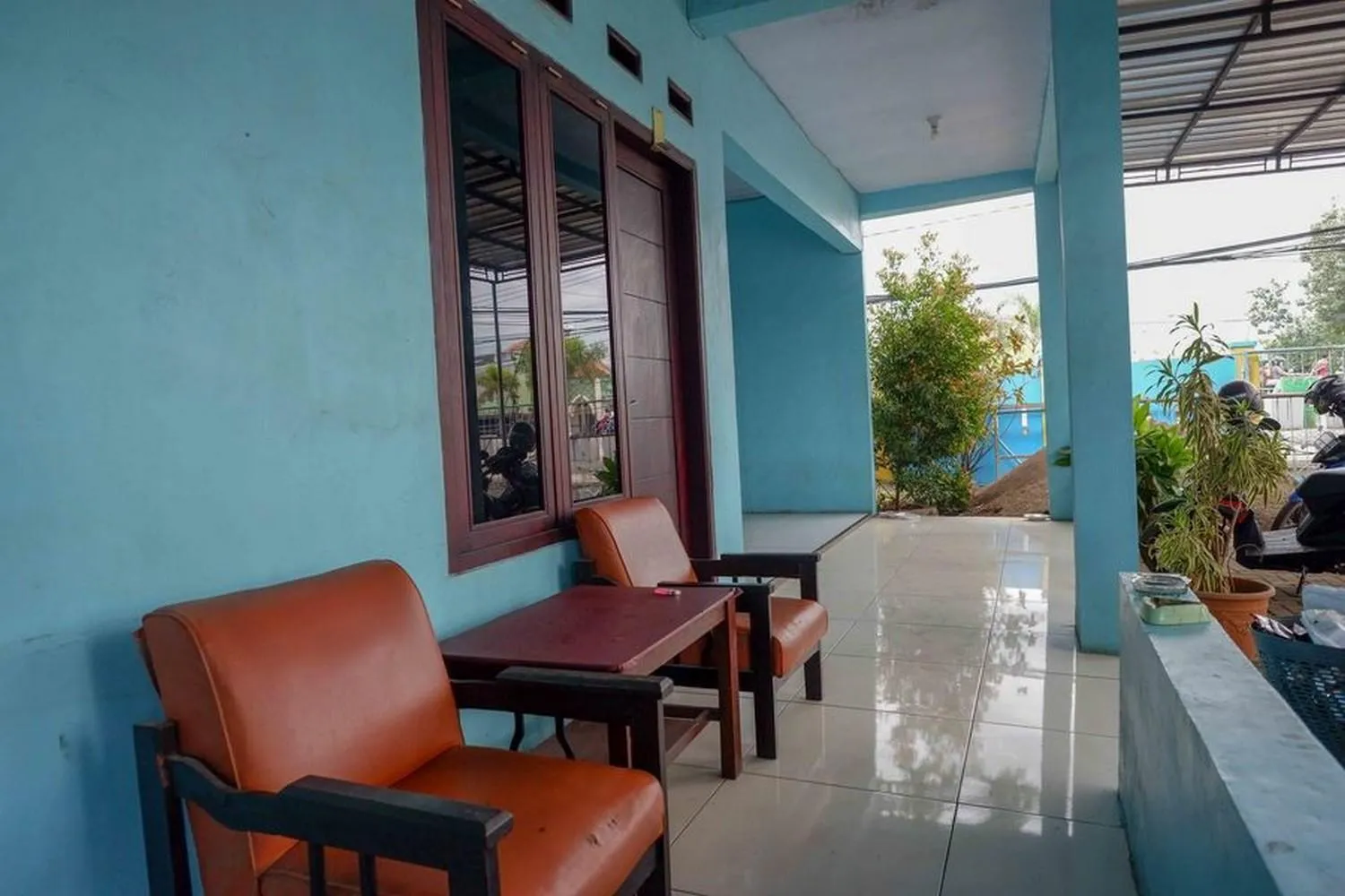 Patio in RedDoorz Syariah near Stasiun Pekalongan 3