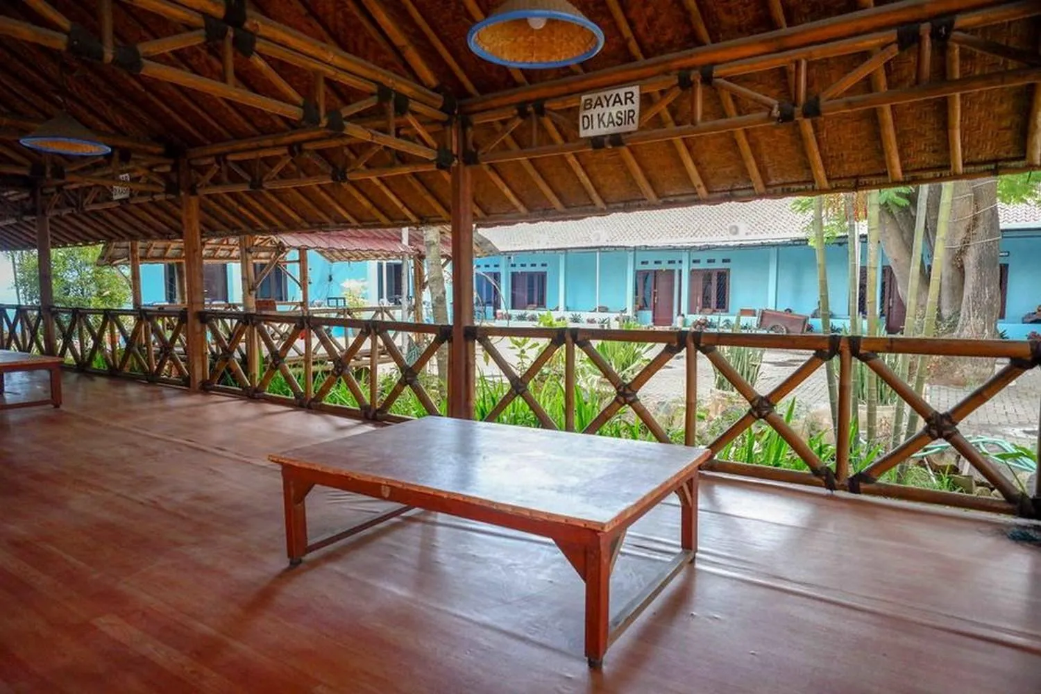 Seating area in RedDoorz Syariah near Stasiun Pekalongan 3