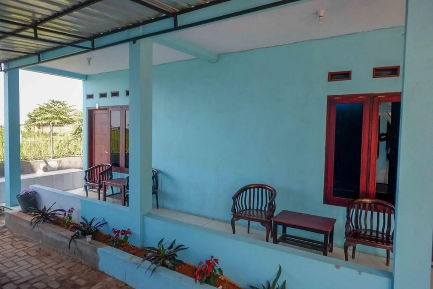 Patio in RedDoorz Syariah near Stasiun Pekalongan 3