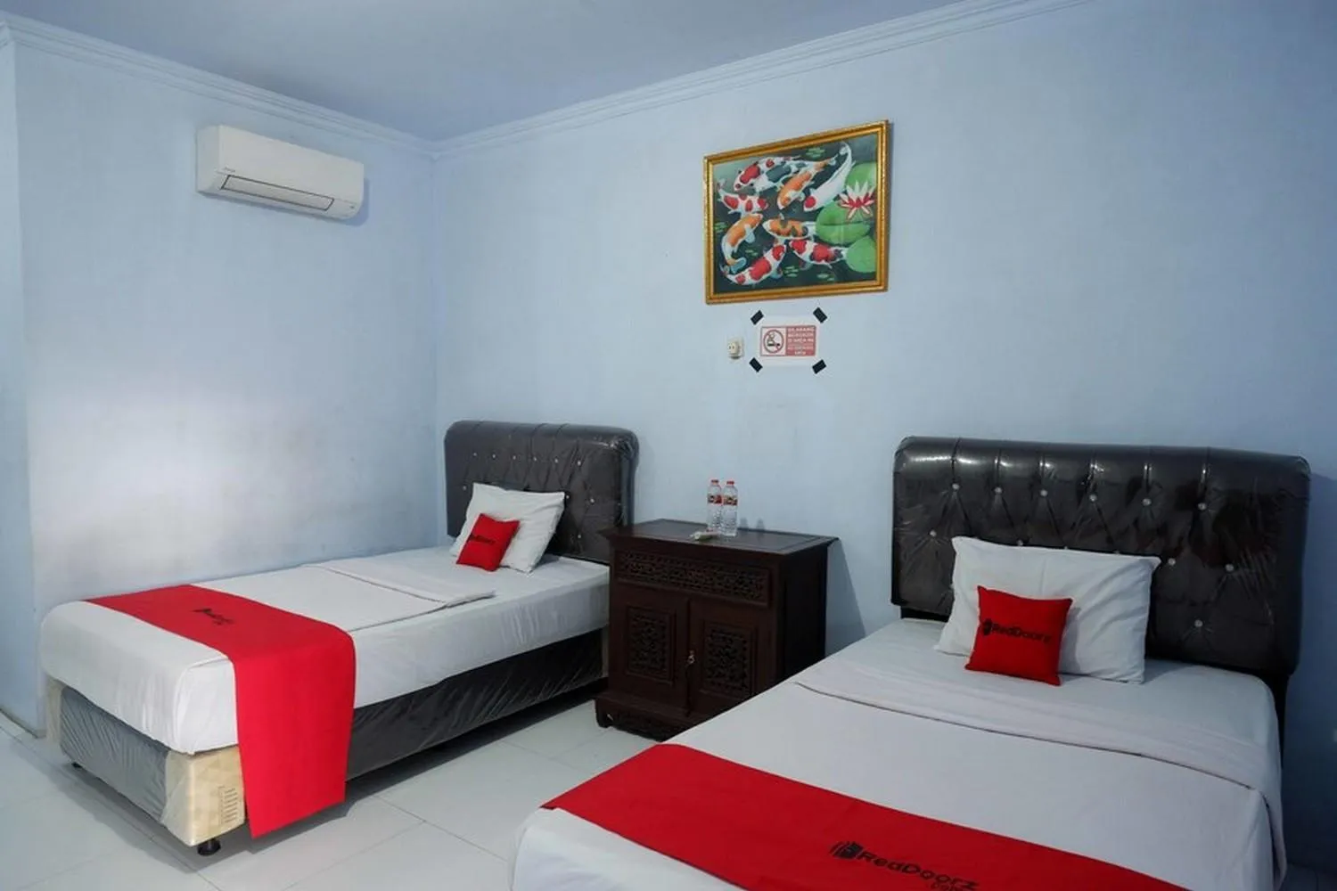 Bedroom, Bed in RedDoorz Syariah near Stasiun Pekalongan 3