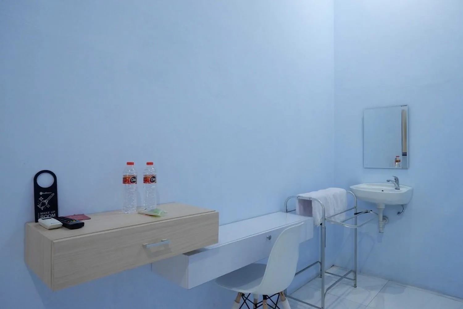 Bathroom in RedDoorz Syariah near Stasiun Pekalongan 3