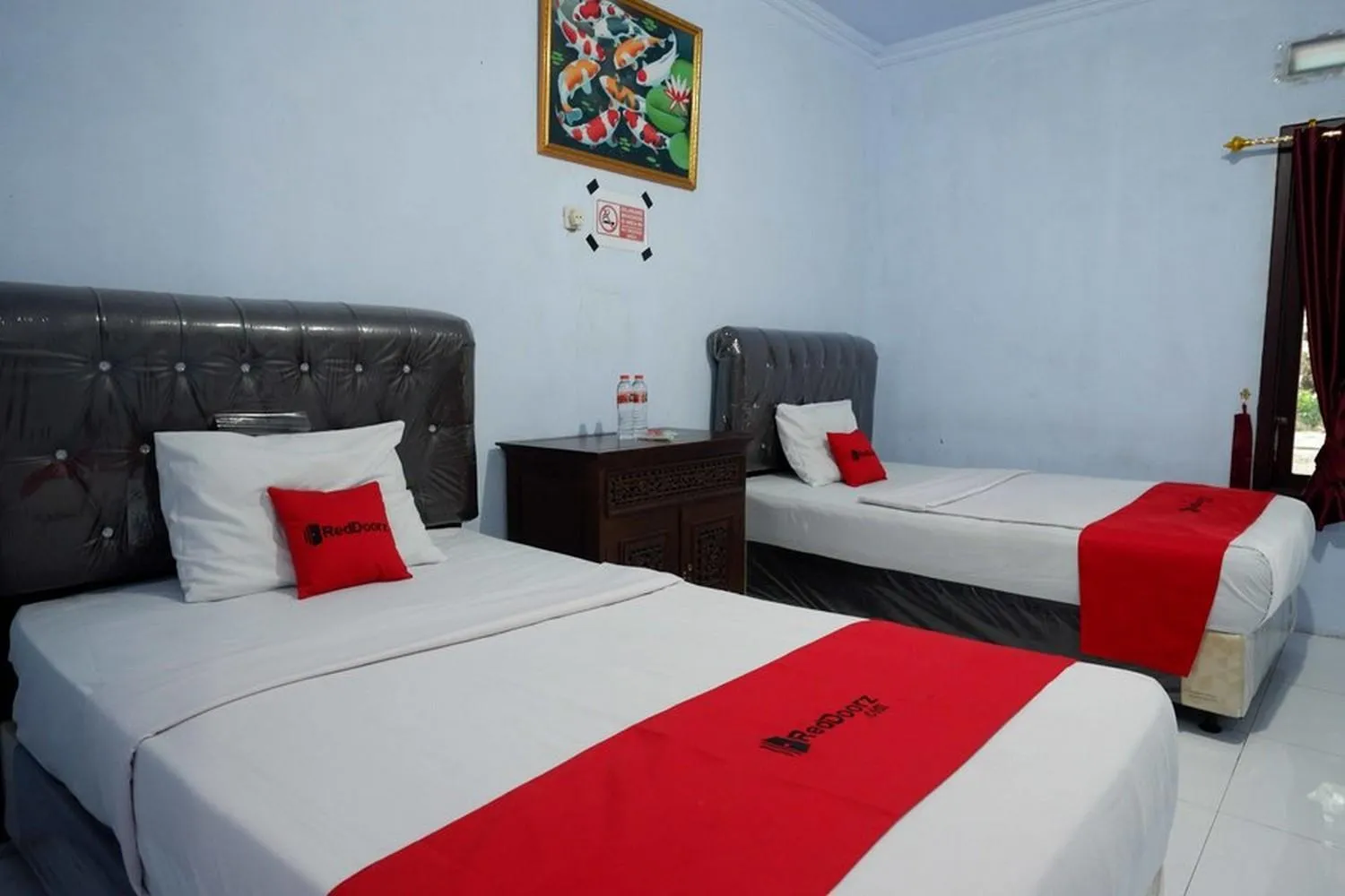 Bedroom, Bed in RedDoorz Syariah near Stasiun Pekalongan 3