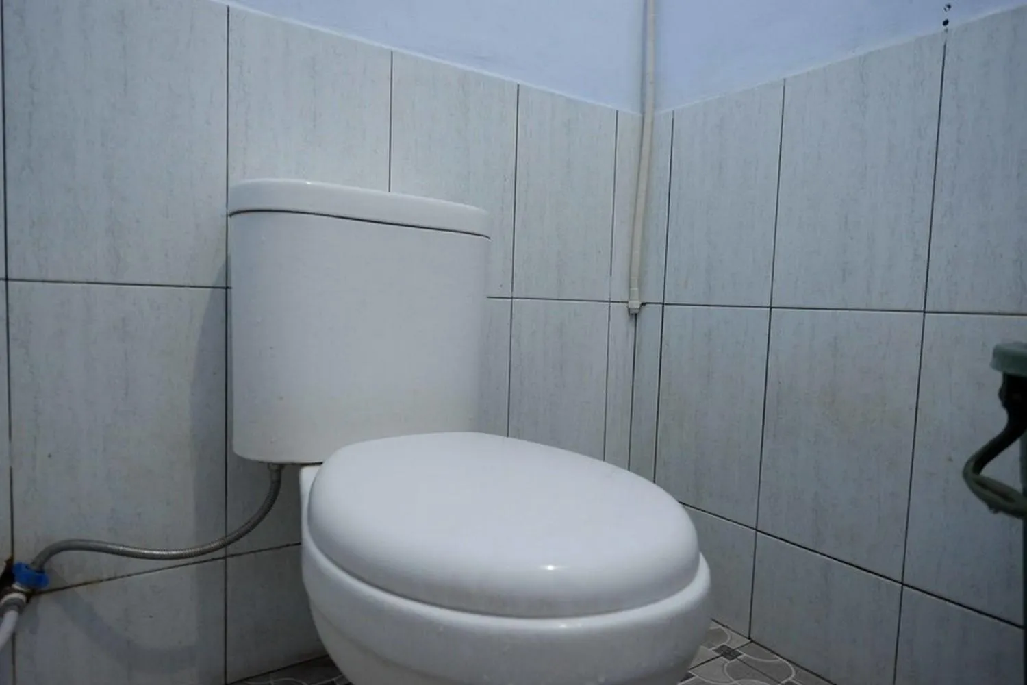 Bathroom in RedDoorz Syariah near Stasiun Pekalongan 3