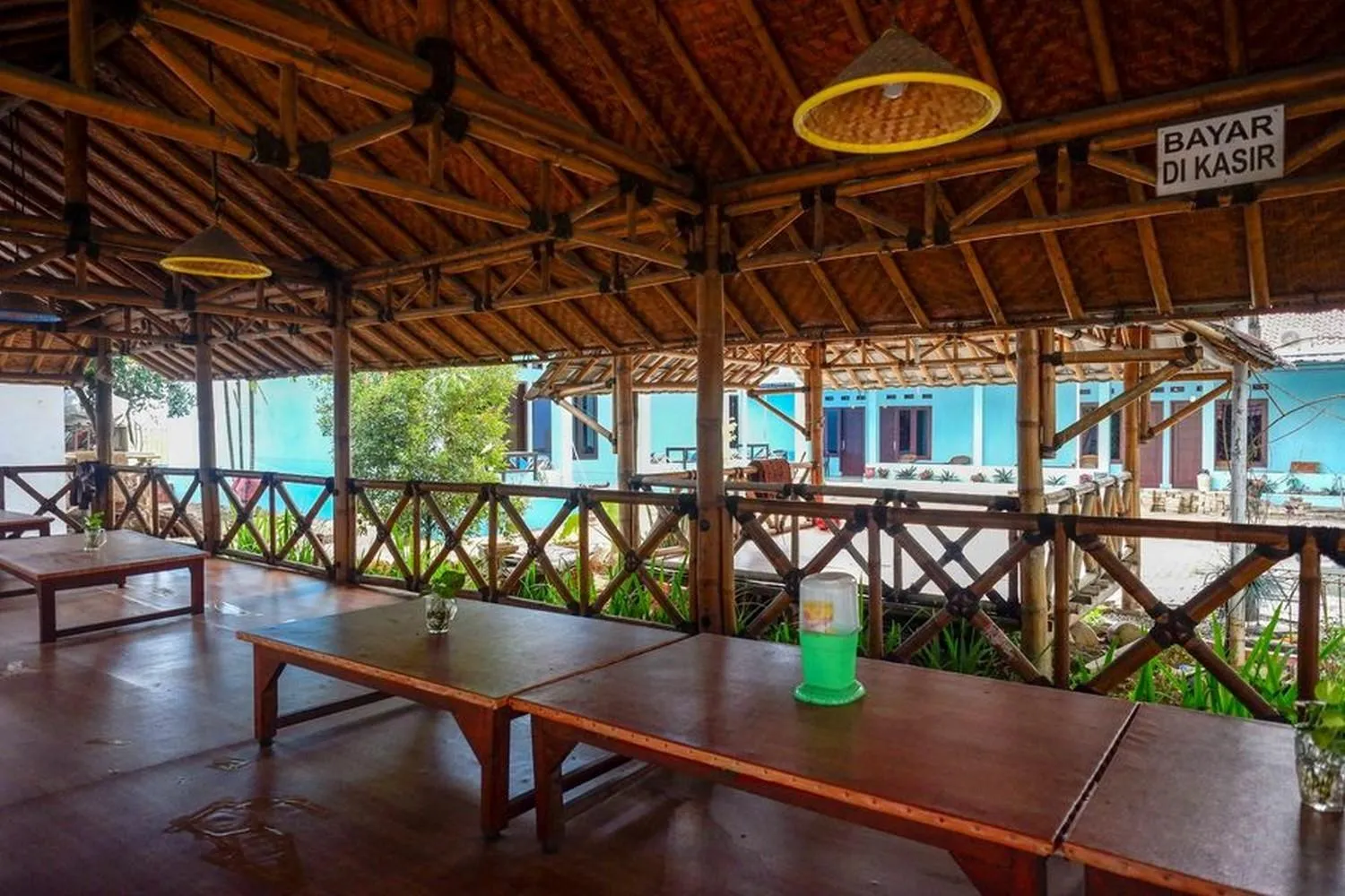 Restaurant/places to eat in RedDoorz Syariah near Stasiun Pekalongan 3