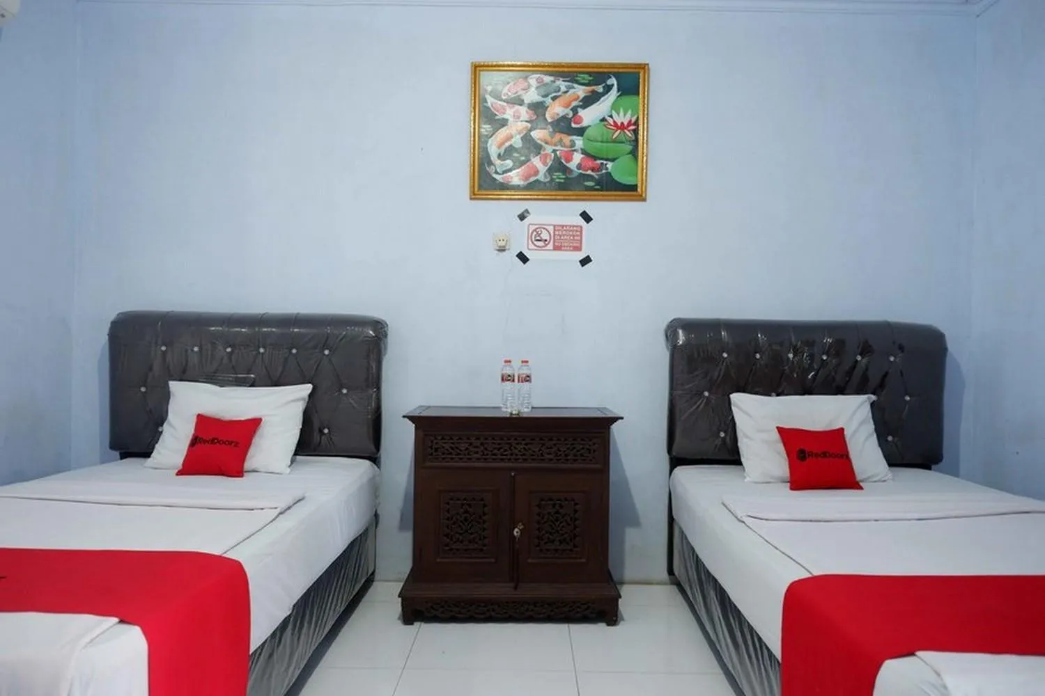 Bedroom, Bed in RedDoorz Syariah near Stasiun Pekalongan 3