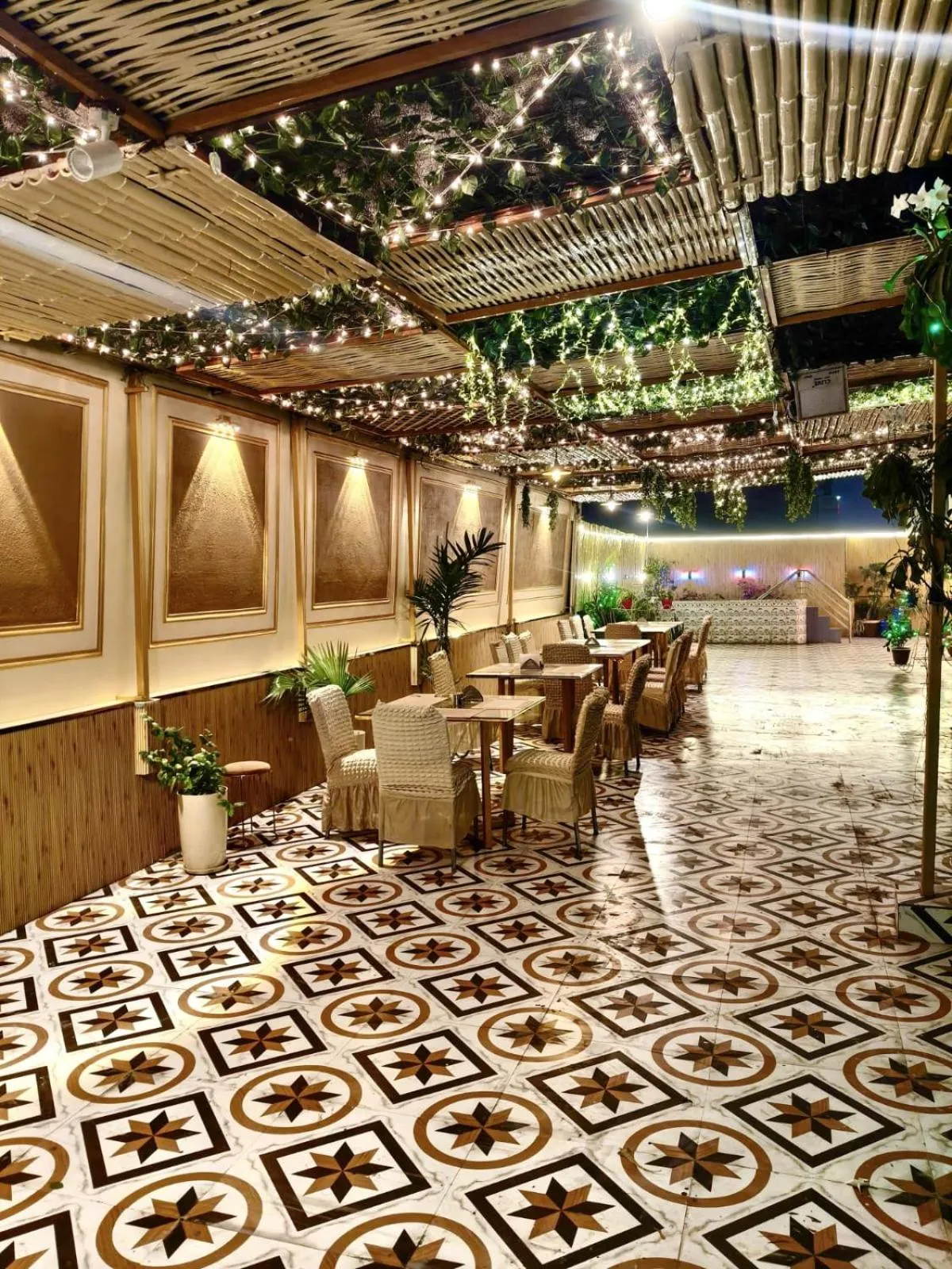 Restaurant/places to eat in Hotel Virasat Retreat