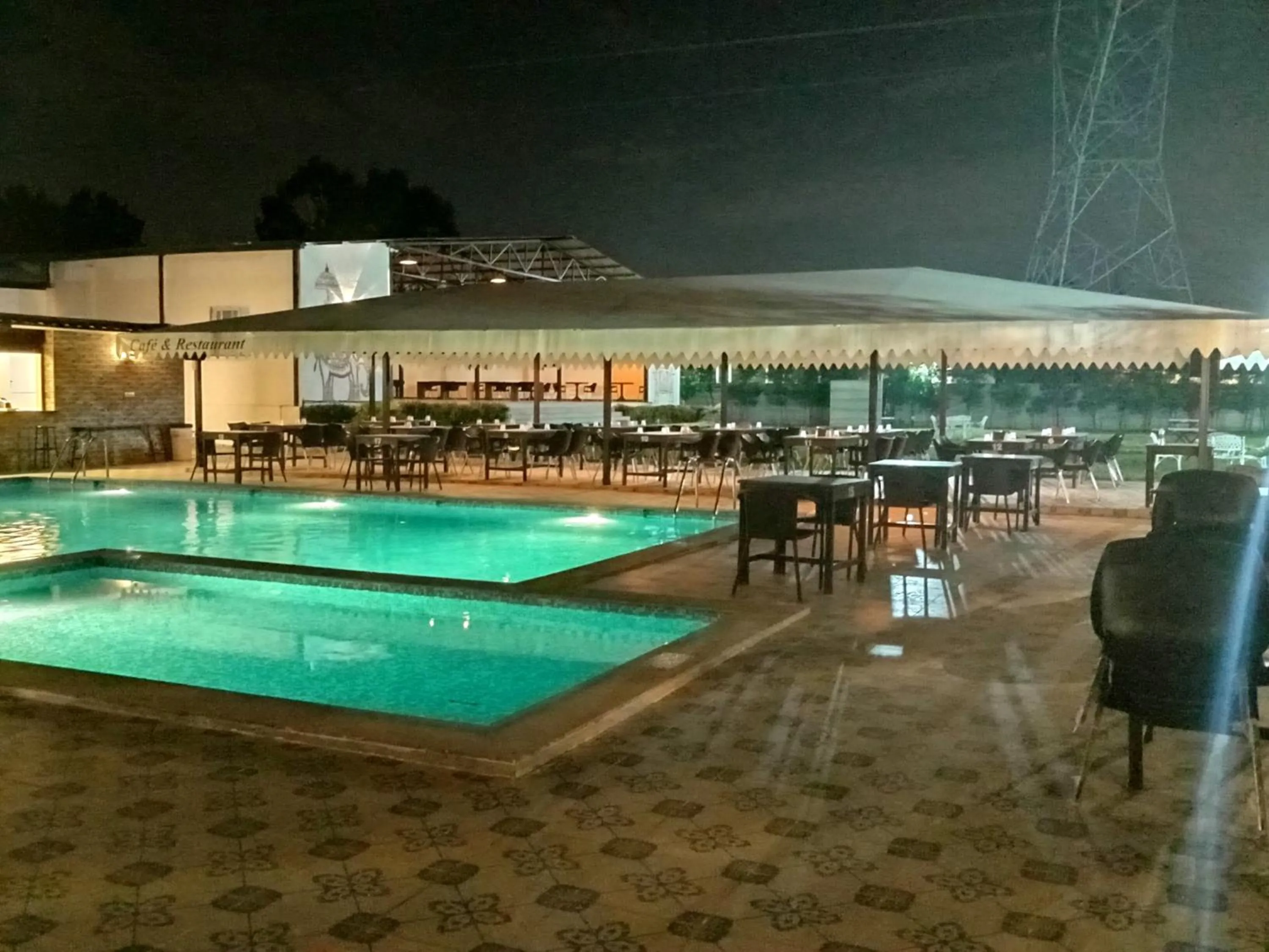 Restaurant/places to eat in Vistar Resort & Hotels