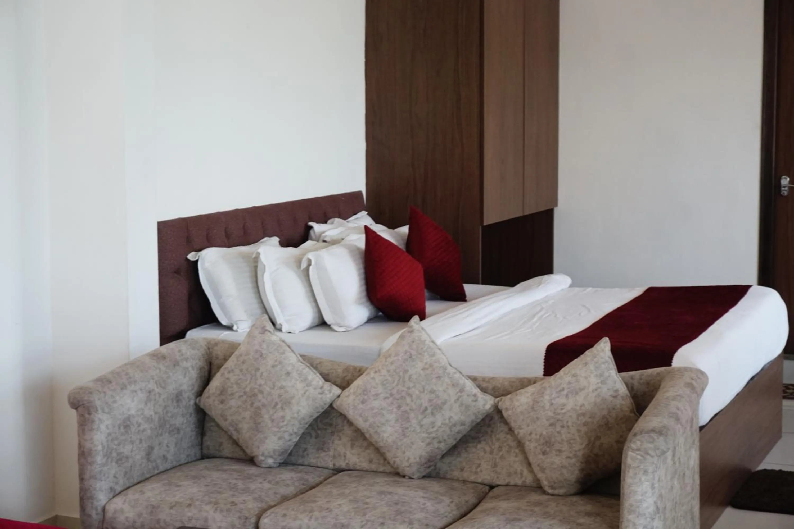 Seating area, Bed in Vistar Resort & Hotels