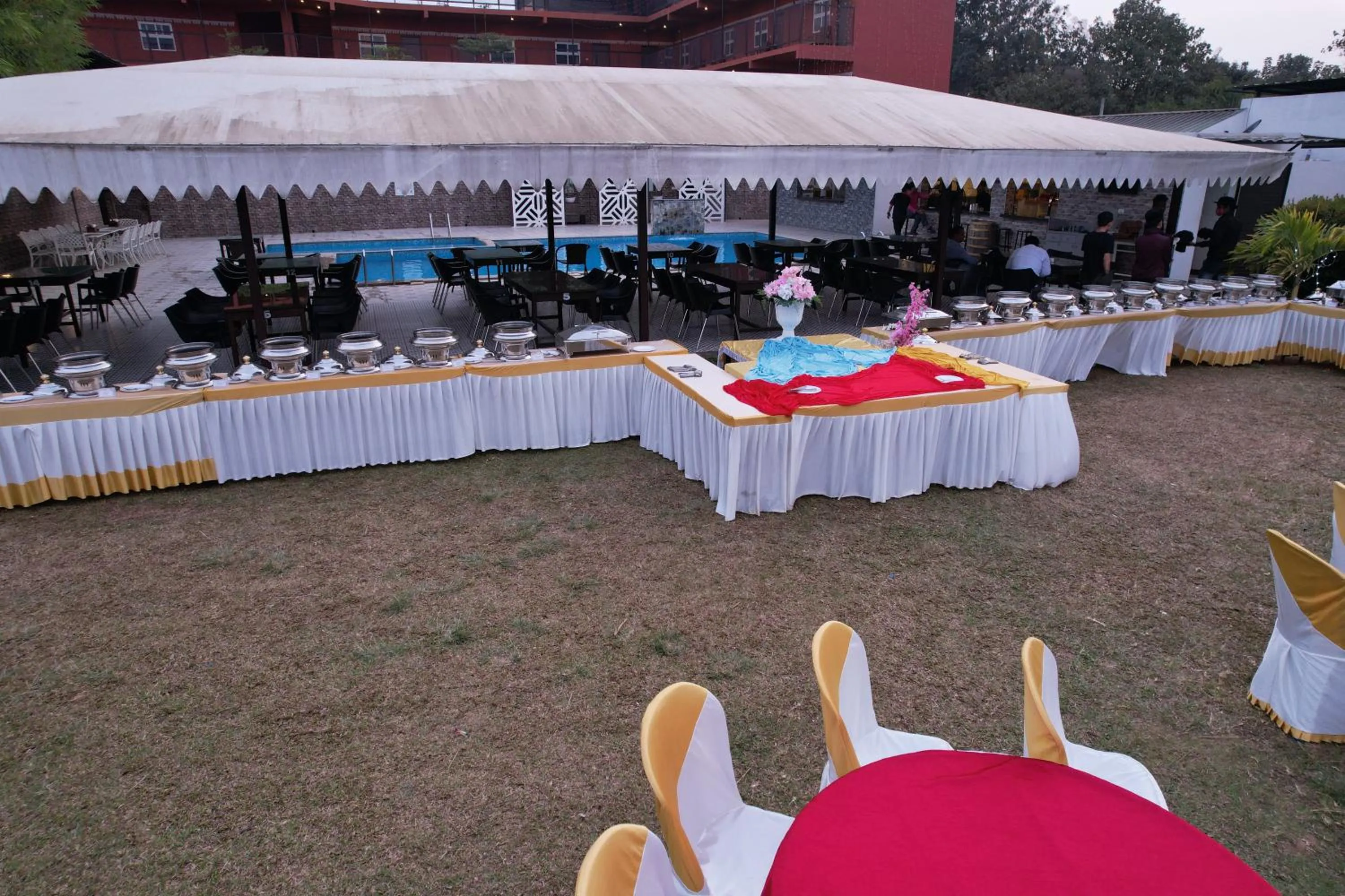 Restaurant/places to eat in Vistar Resort & Hotels