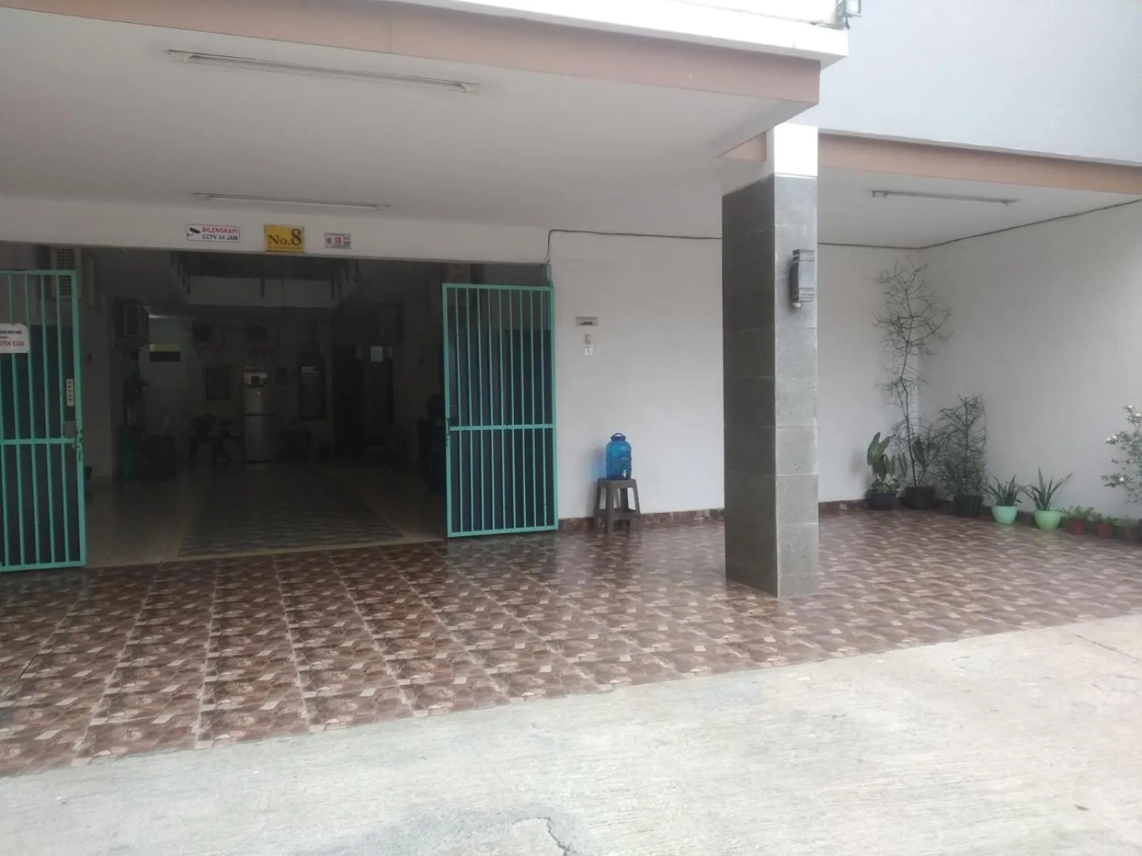 Facade/entrance in Modern indekos Cilegon Syariah Near Hospital Krakatau Medika Redpartner