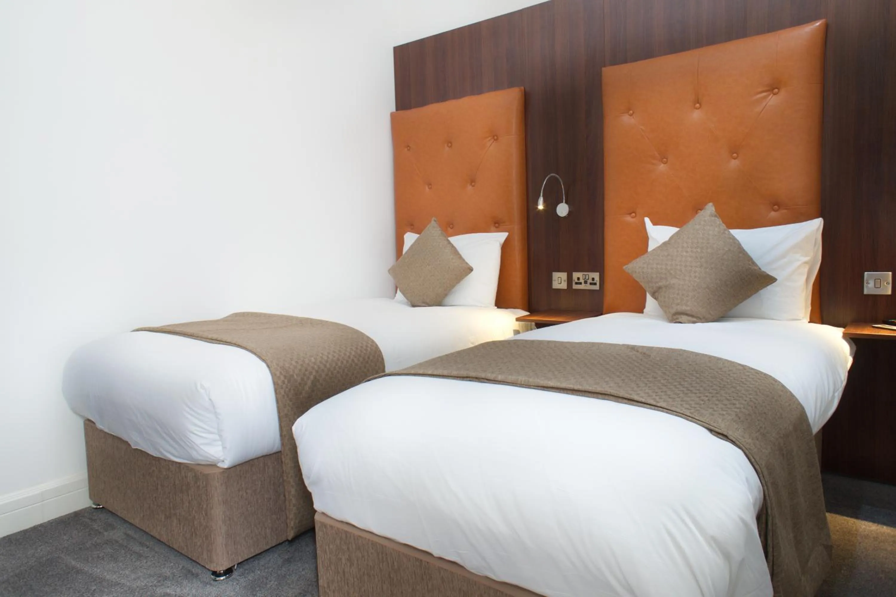 Bed in Trivelles Rochester Hotel