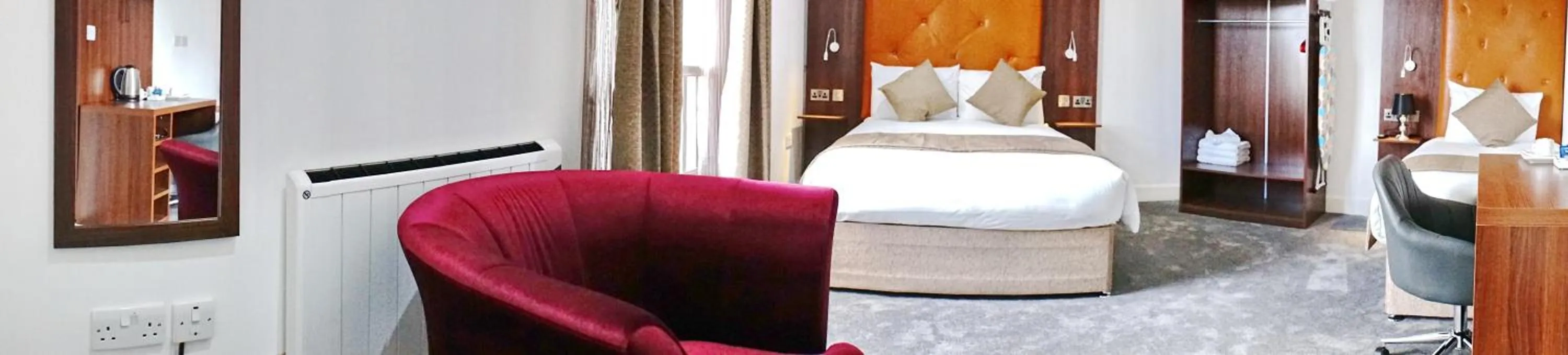 Bed in Trivelles Rochester Hotel