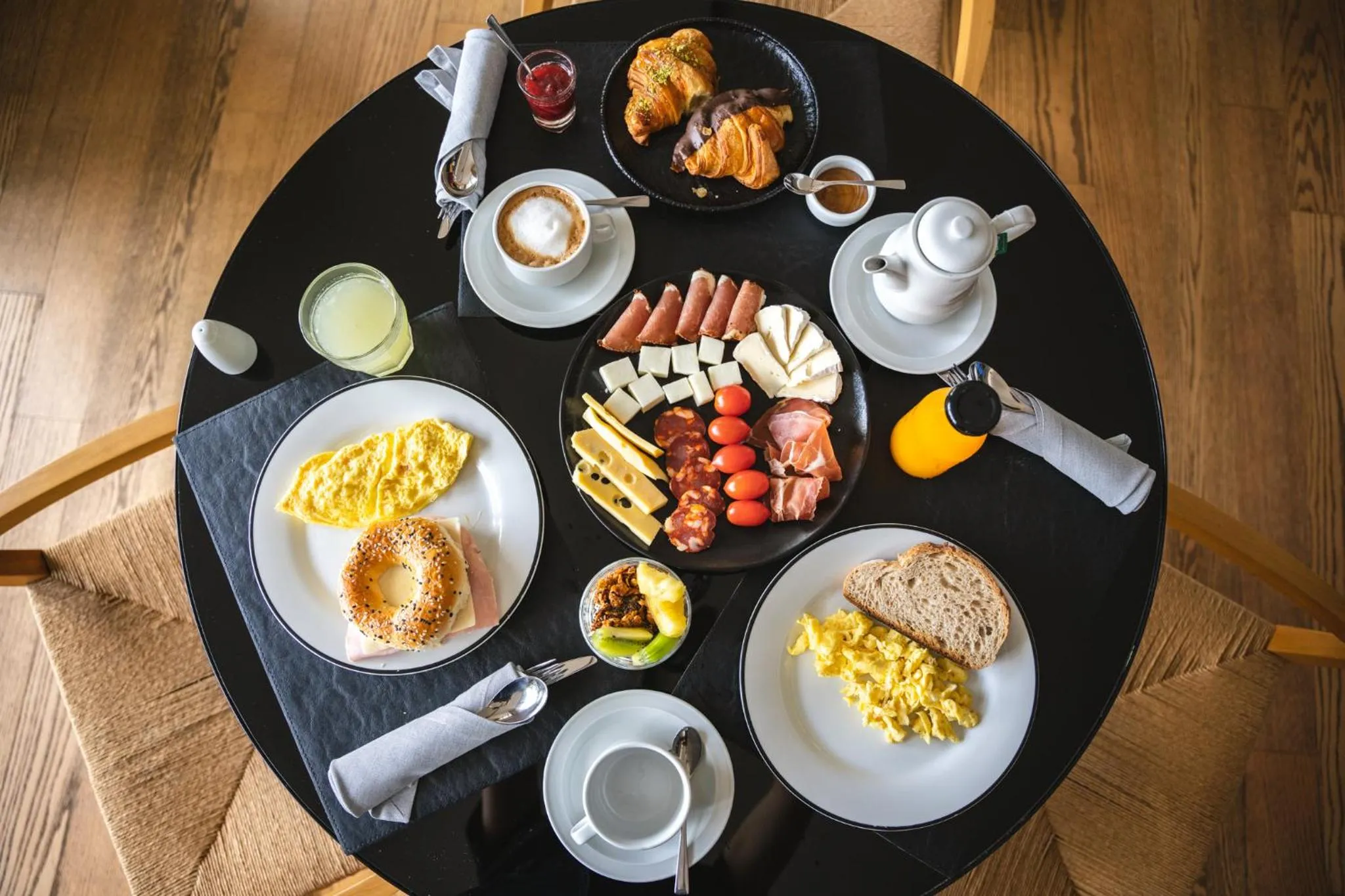 Restaurant/places to eat in SLS Buenos Aires Puerto Madero