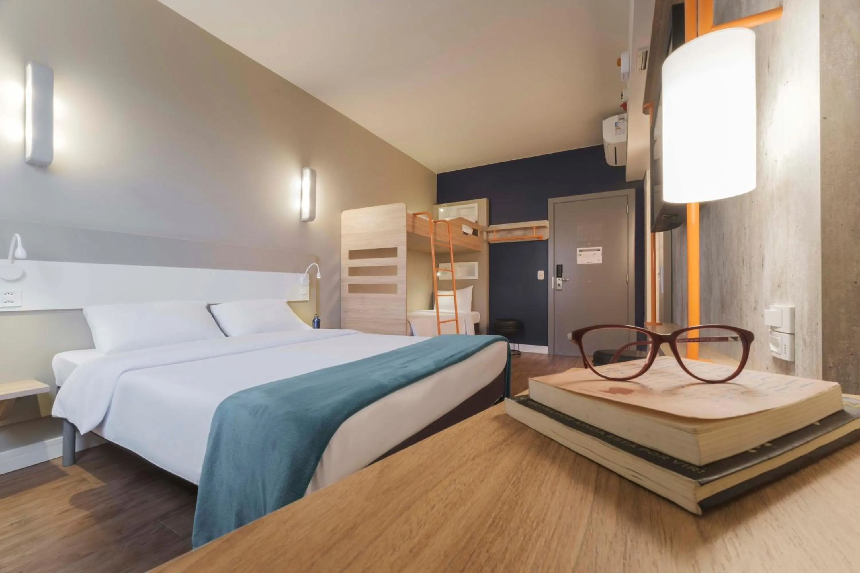 Bed in Ibis Budget Farroupilha