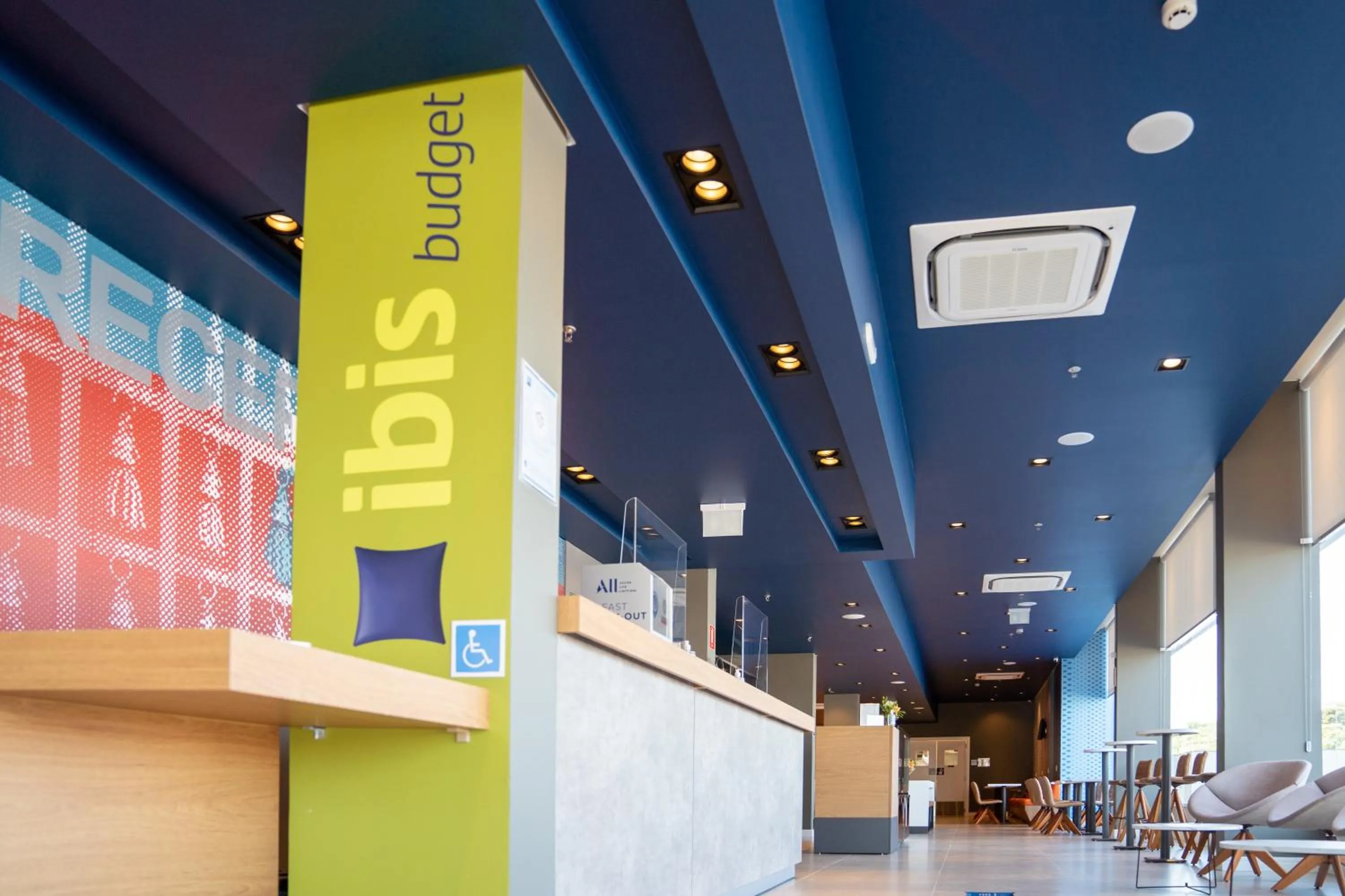 Lobby or reception in Ibis Budget Farroupilha