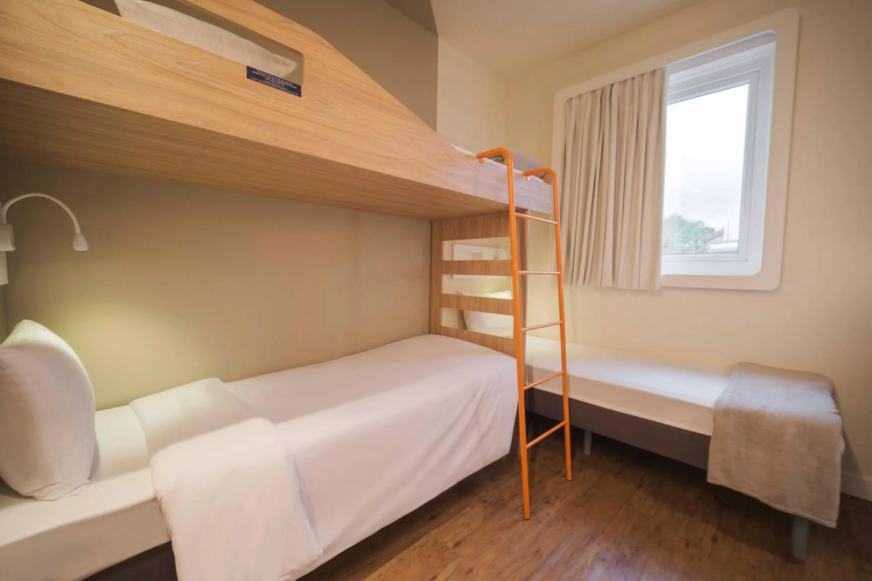 Bed in Ibis Budget Farroupilha