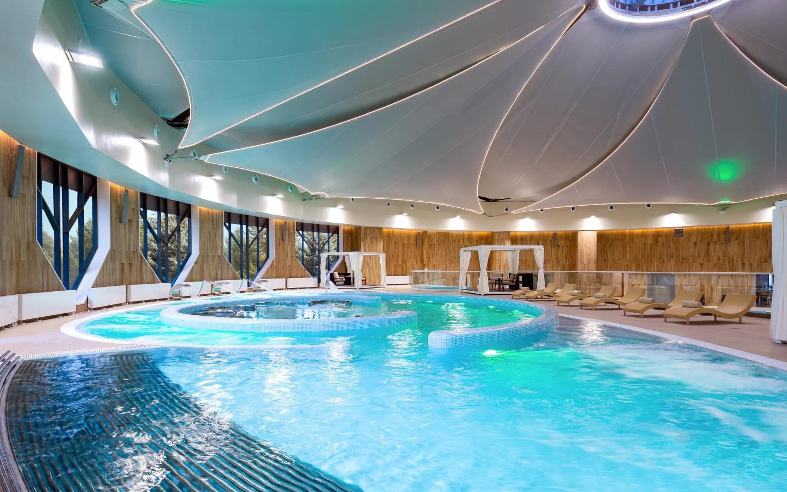 Swimming pool in Swissôtel Wellness Resort Alatau Almaty