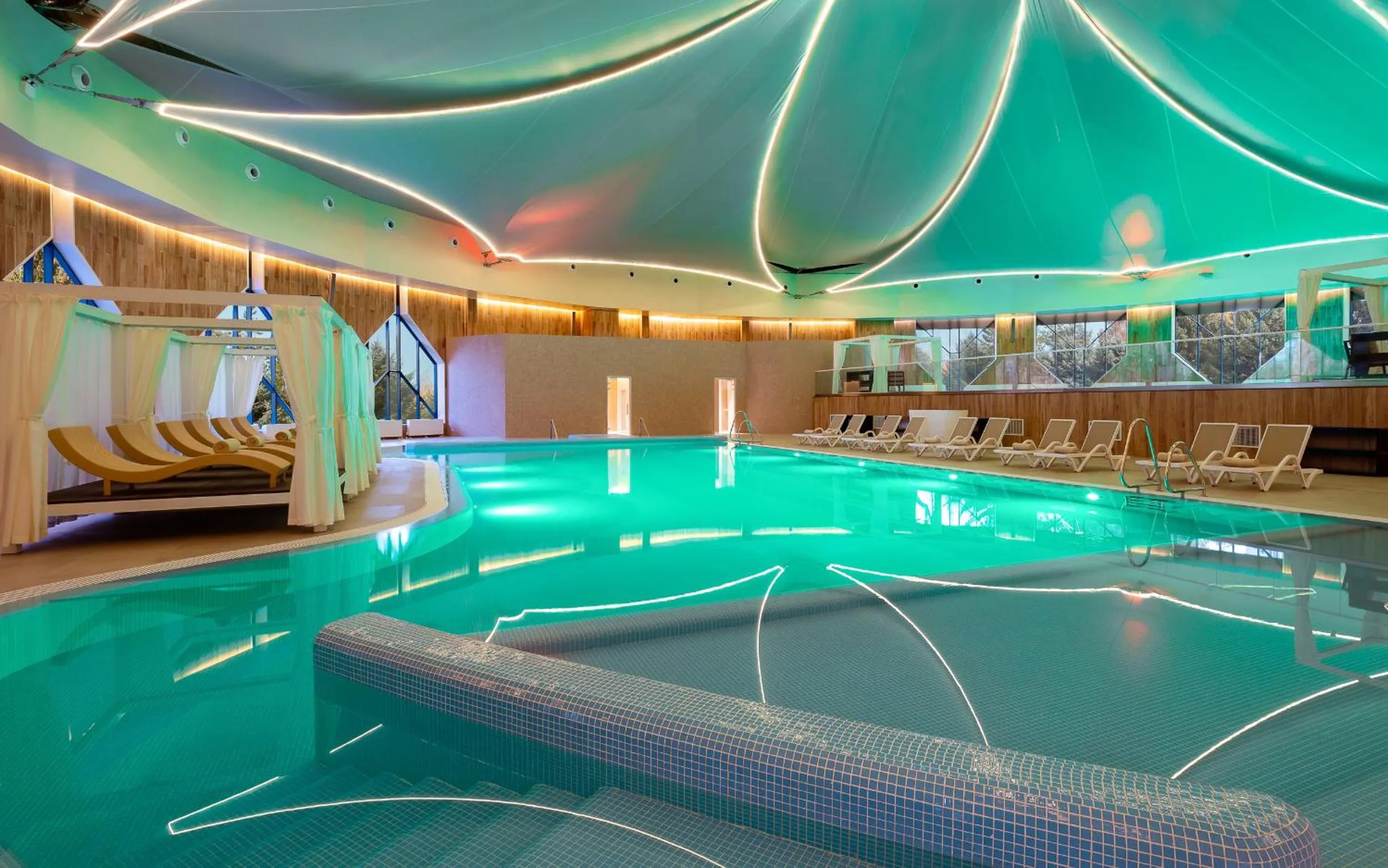 Swimming pool in Swissôtel Wellness Resort Alatau Almaty