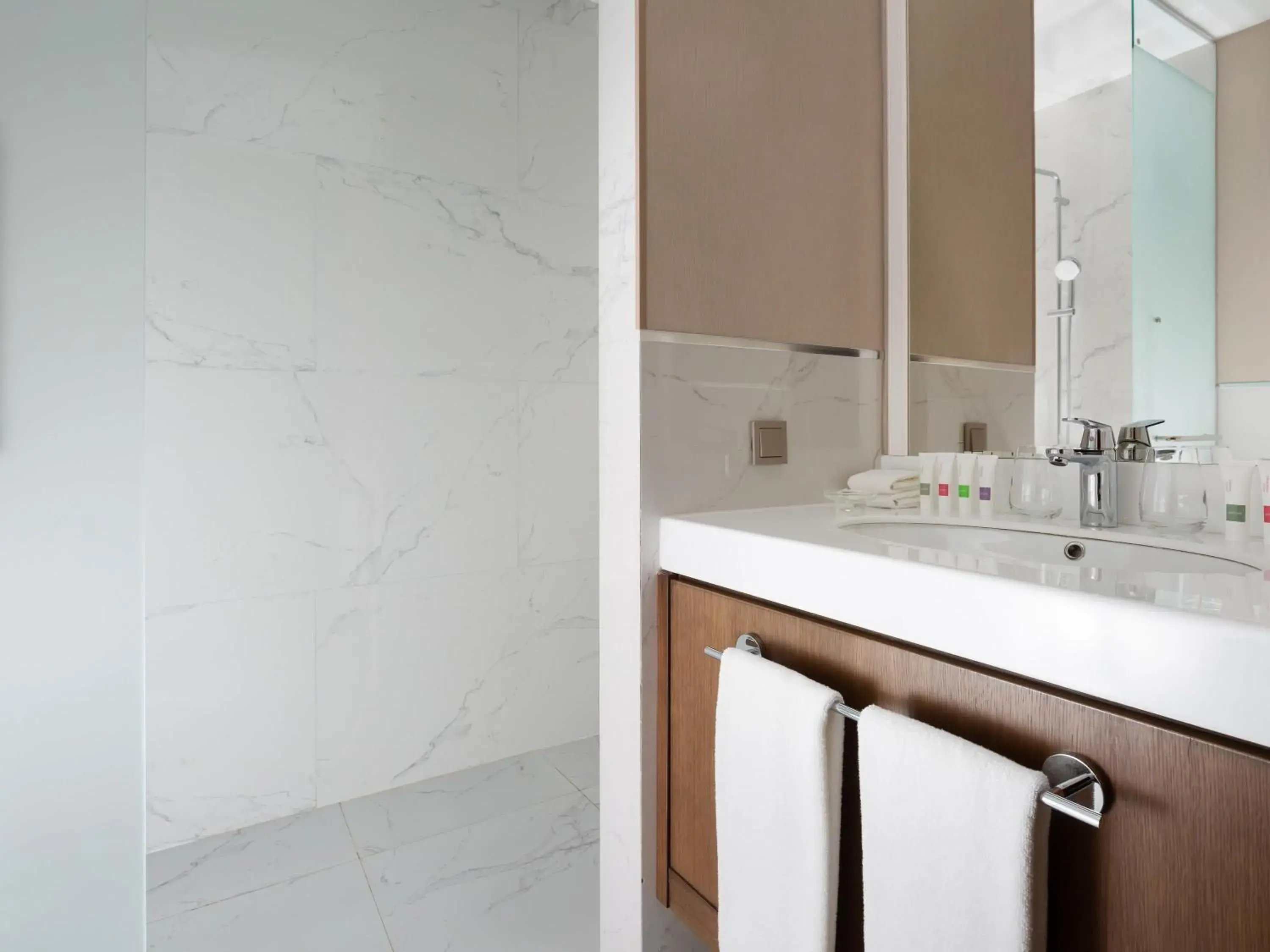 Classic Twin Room with Panoramic Mountain View in Swissôtel Wellness Resort Alatau Almaty Classic Twin Room with Panoramic Mountain View in Swissôtel Wellness Resort Alatau Almaty