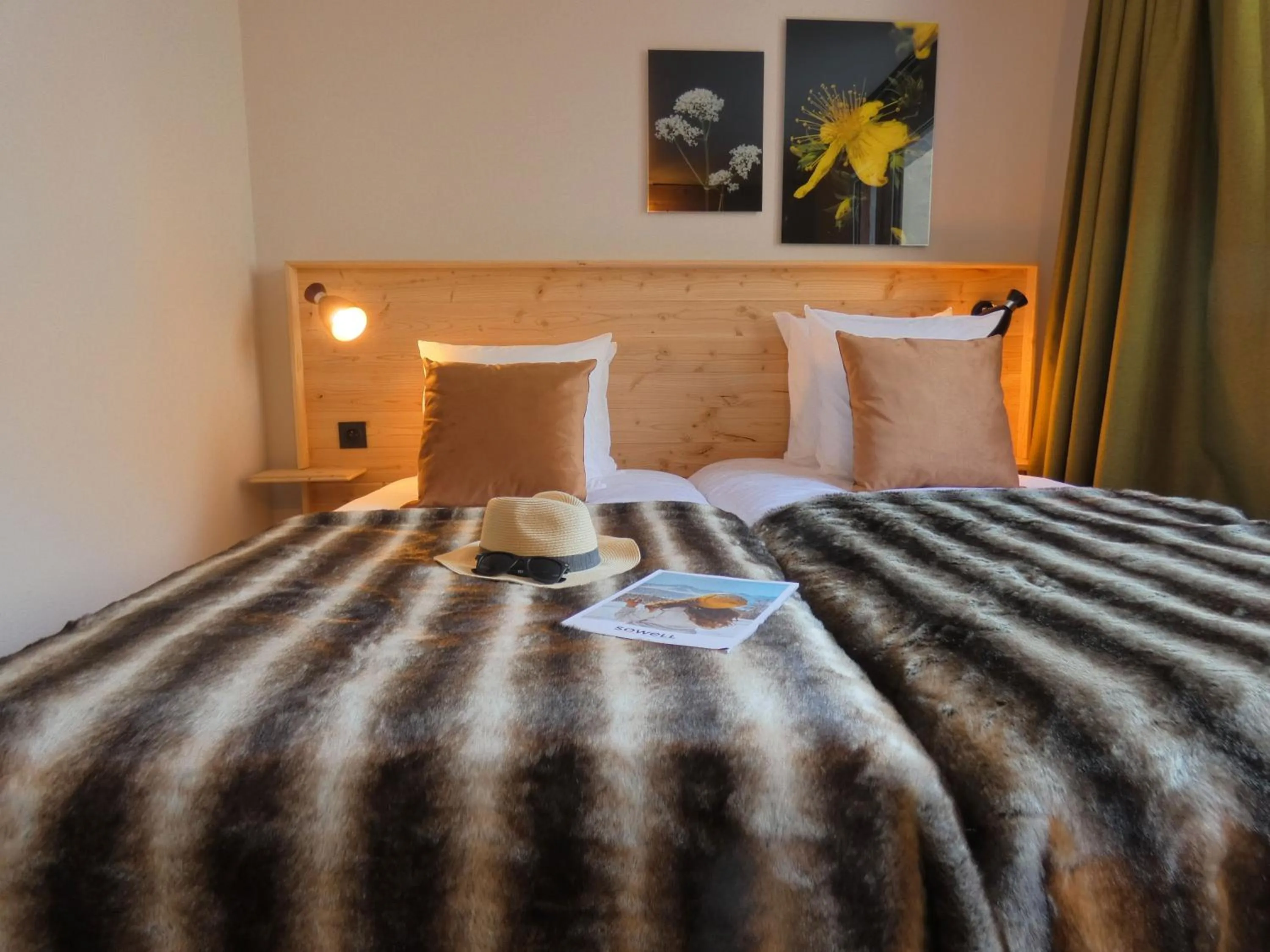 Bedroom, Bed in SOWELL Family La Lauzière