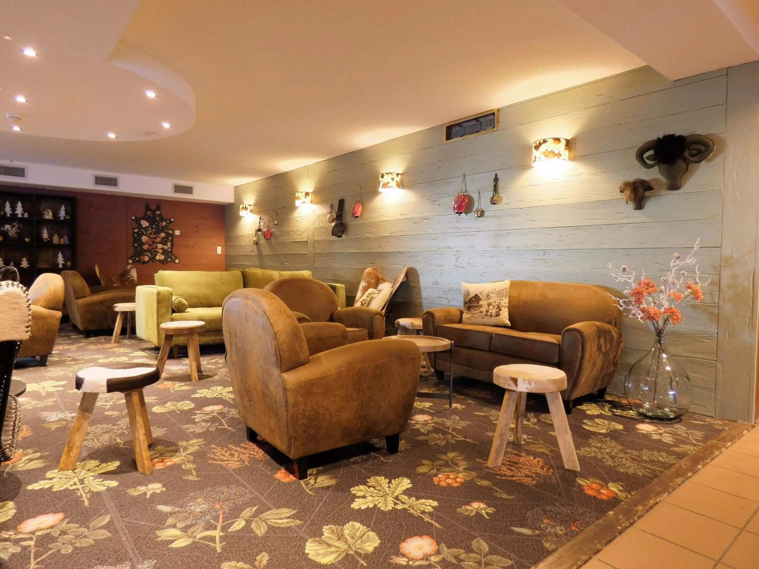 Lounge or bar in SOWELL Family La Lauzière