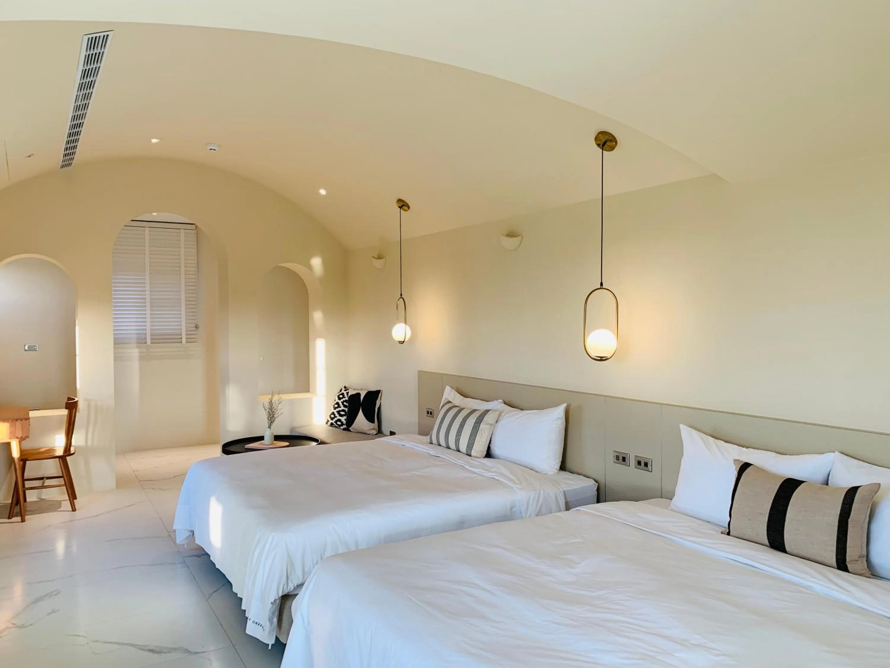 Photo of the whole room, Bed in Little Greece