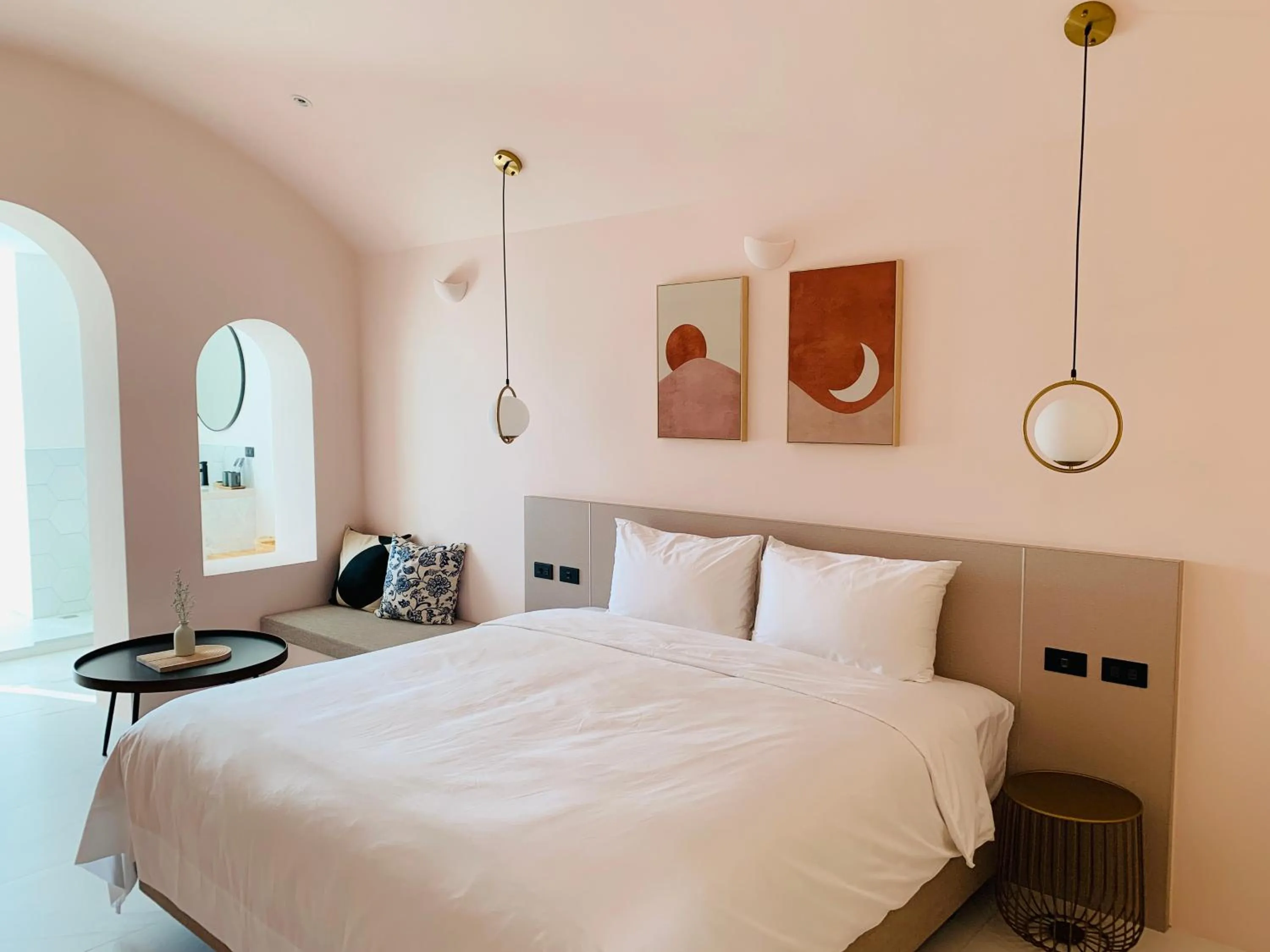 Photo of the whole room, Bed in Little Greece