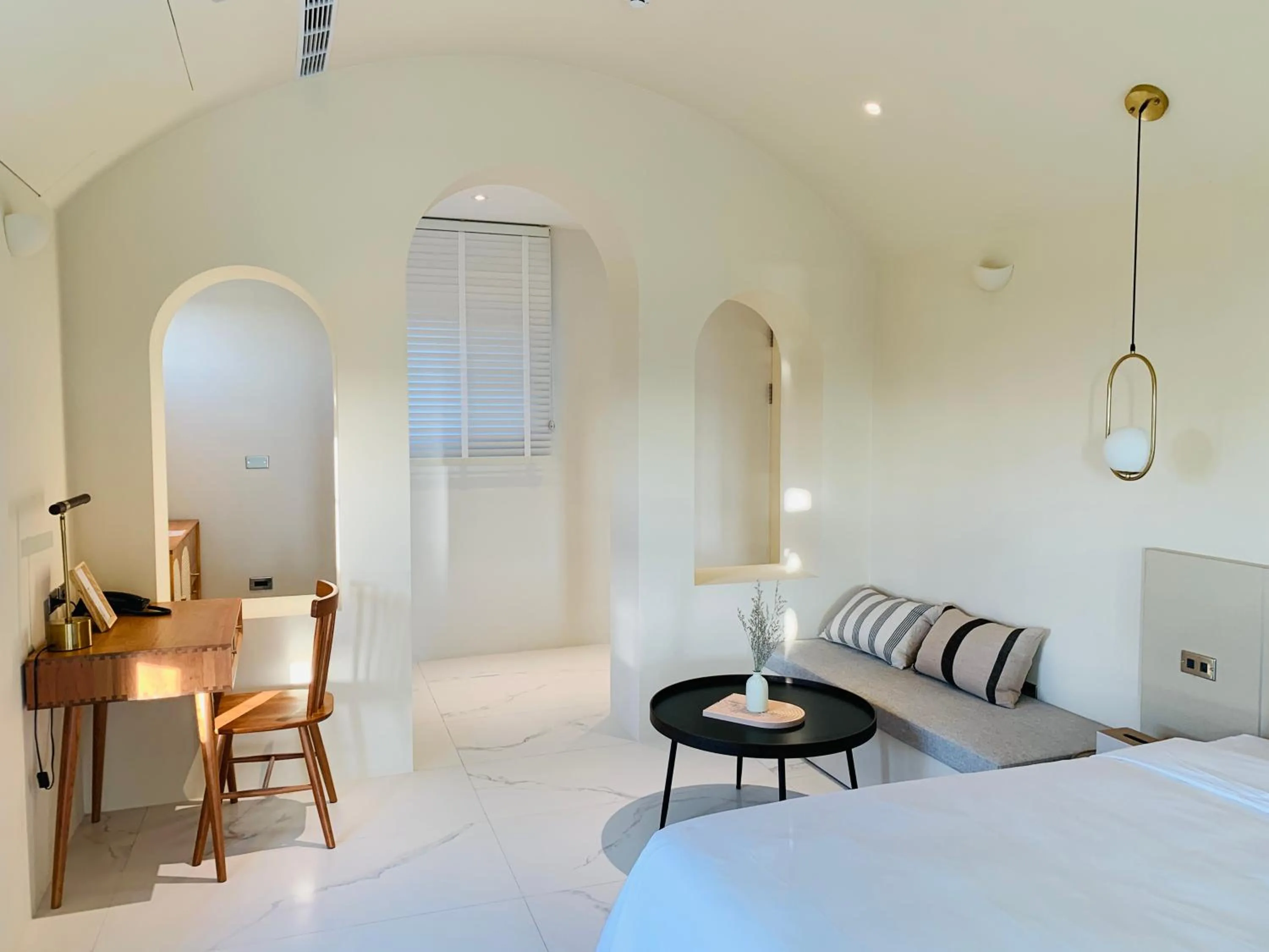 Bed in Little Greece