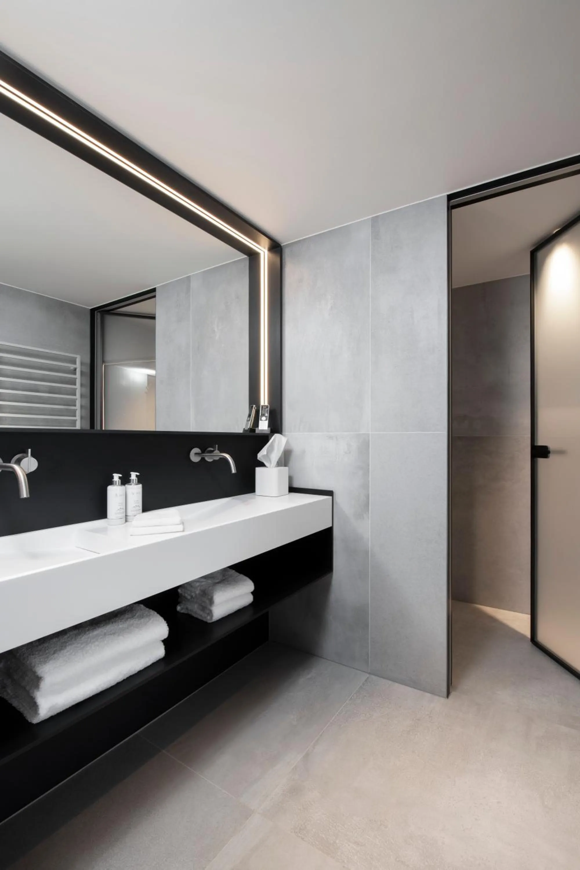 Bathroom in Hôtel des Horlogers