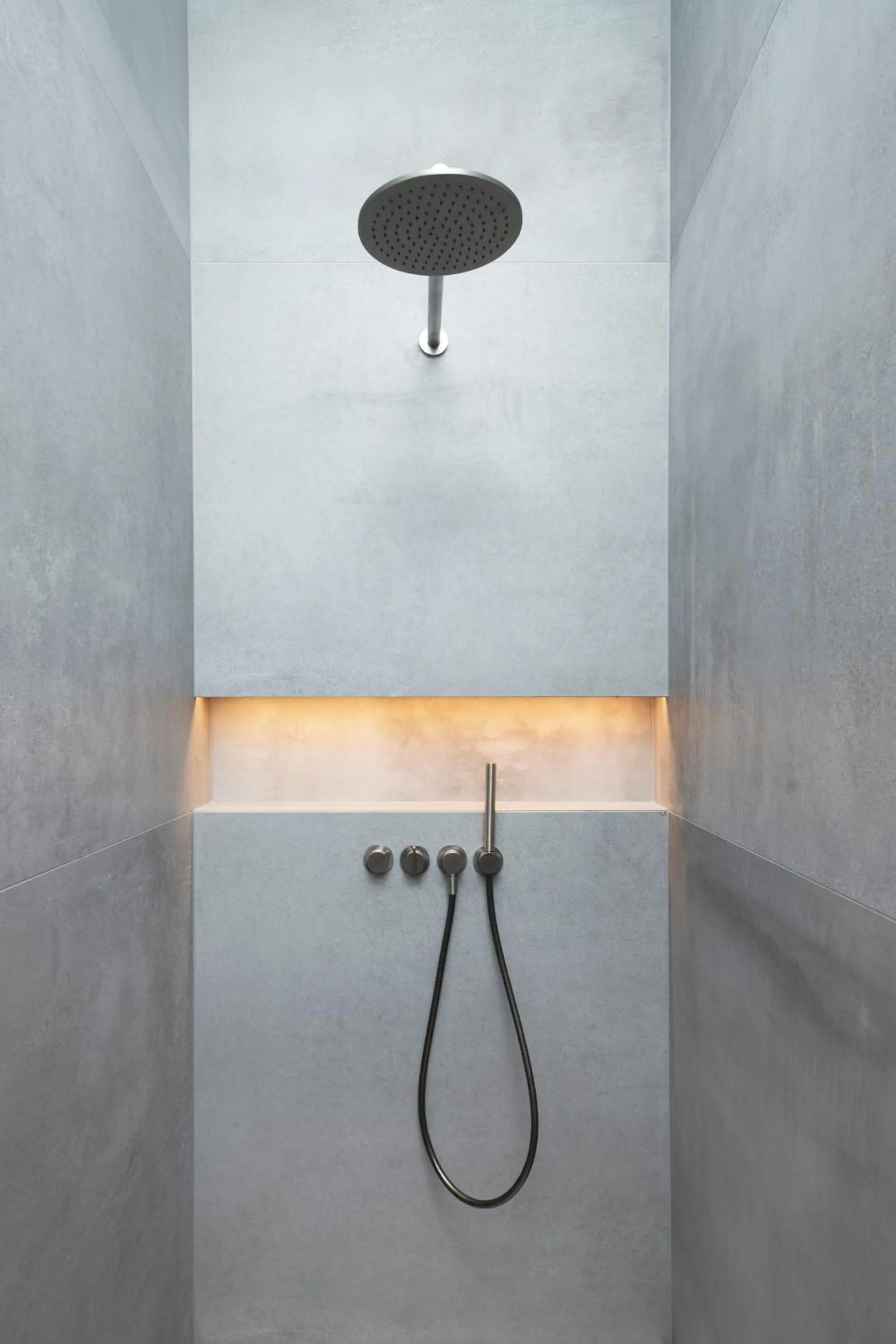 Shower in Hôtel des Horlogers