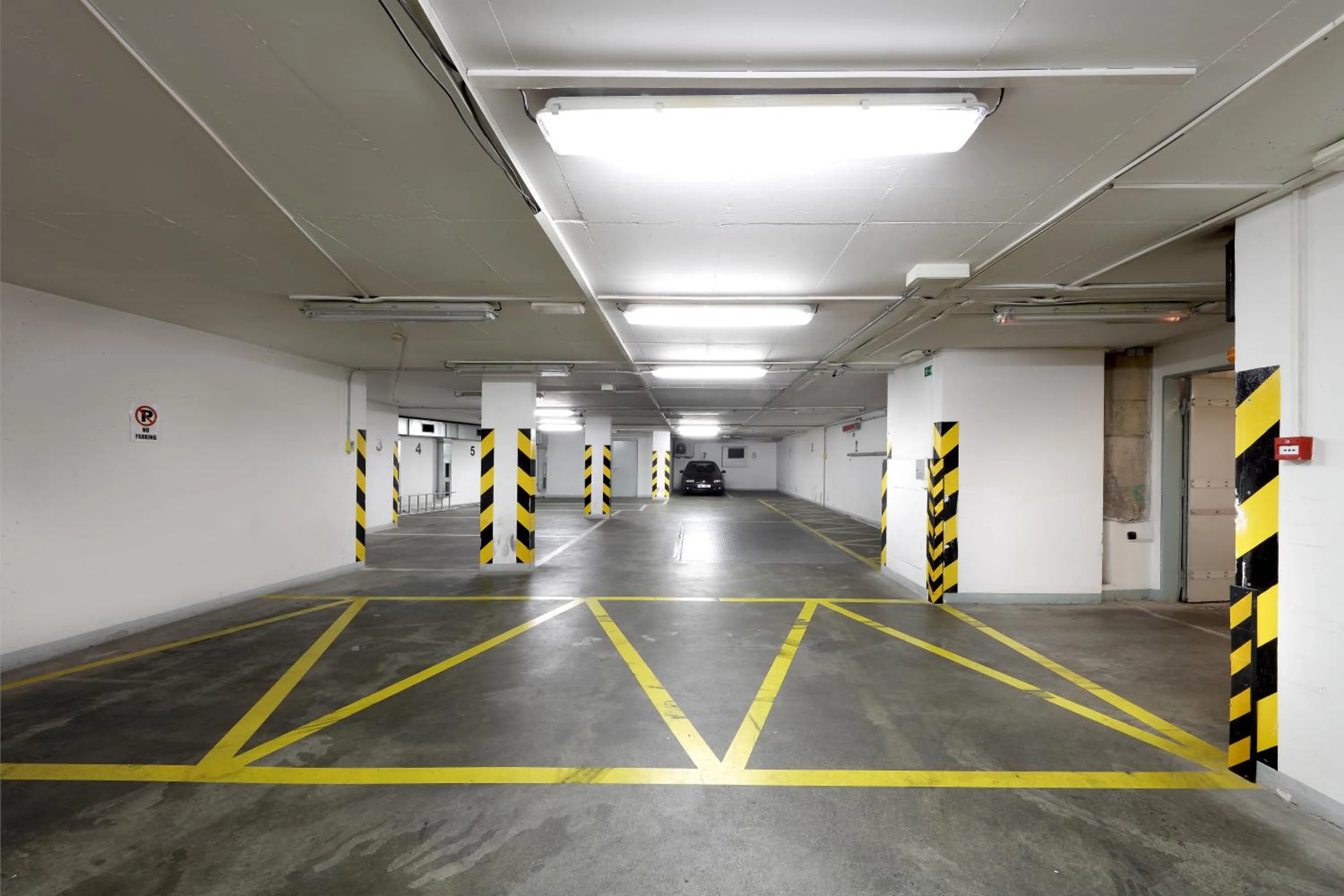 Parking in Eurostars Thalia