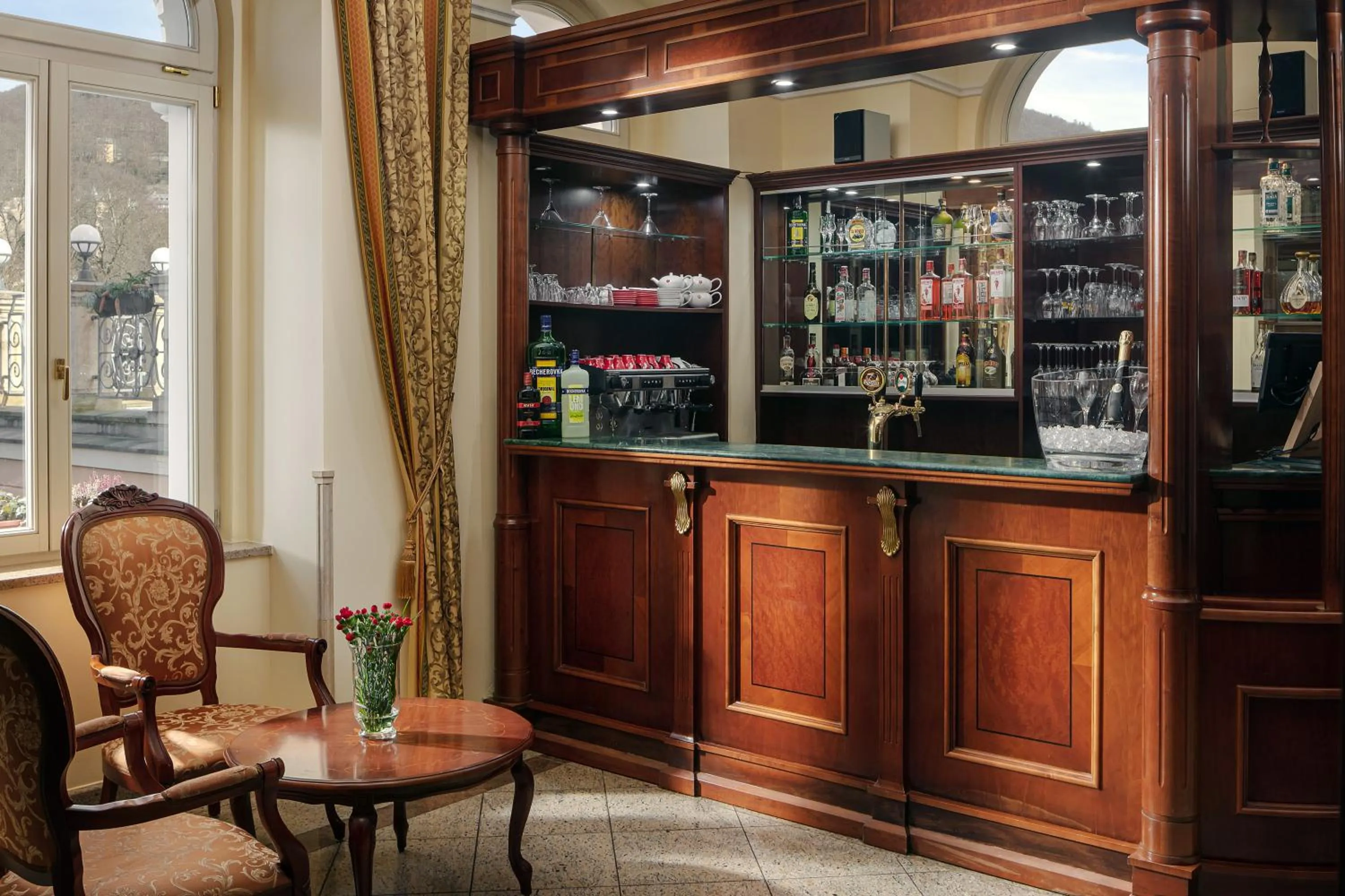 Lounge or bar in Humboldt Park Hotel & Spa