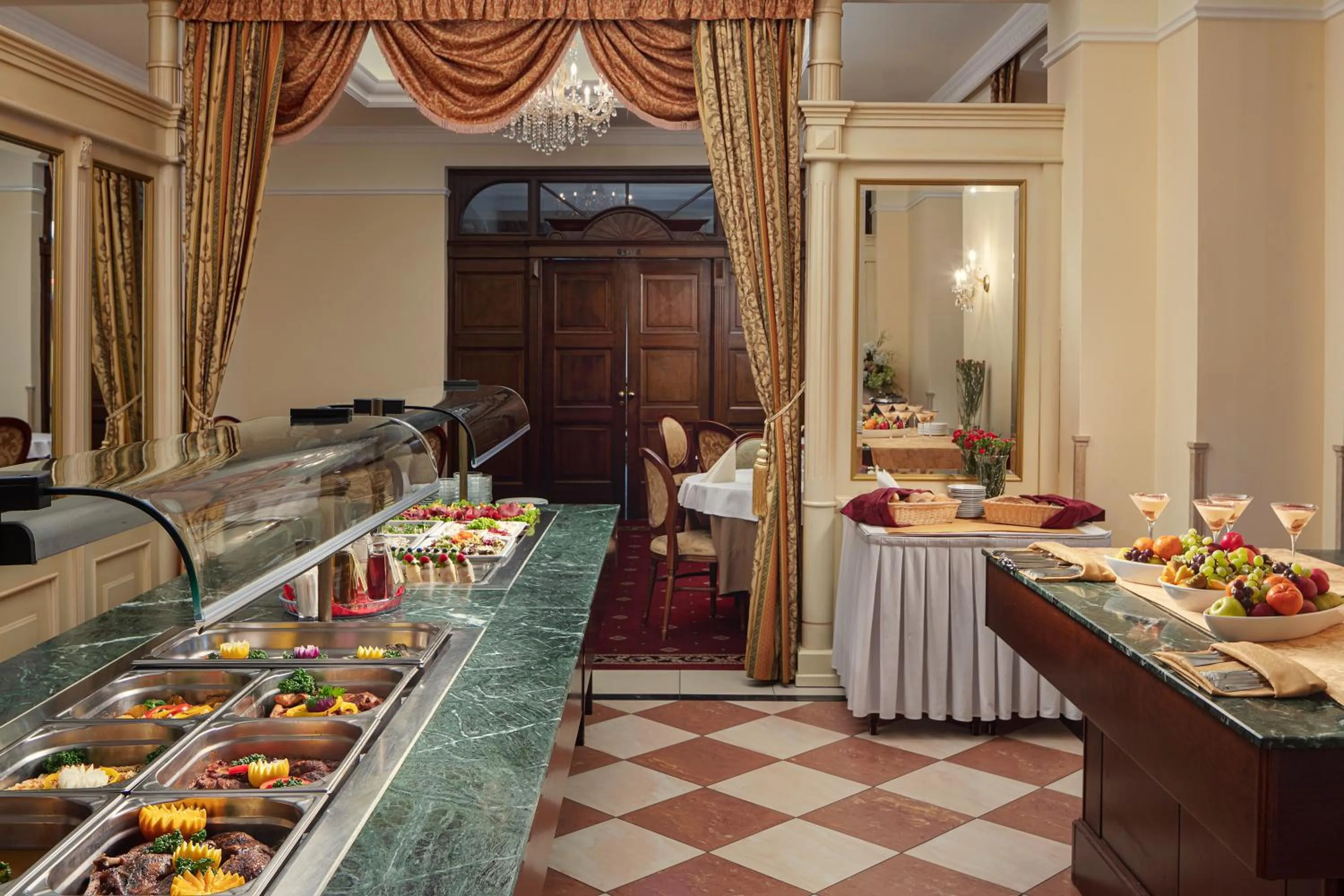 Lunch in Humboldt Park Hotel & Spa