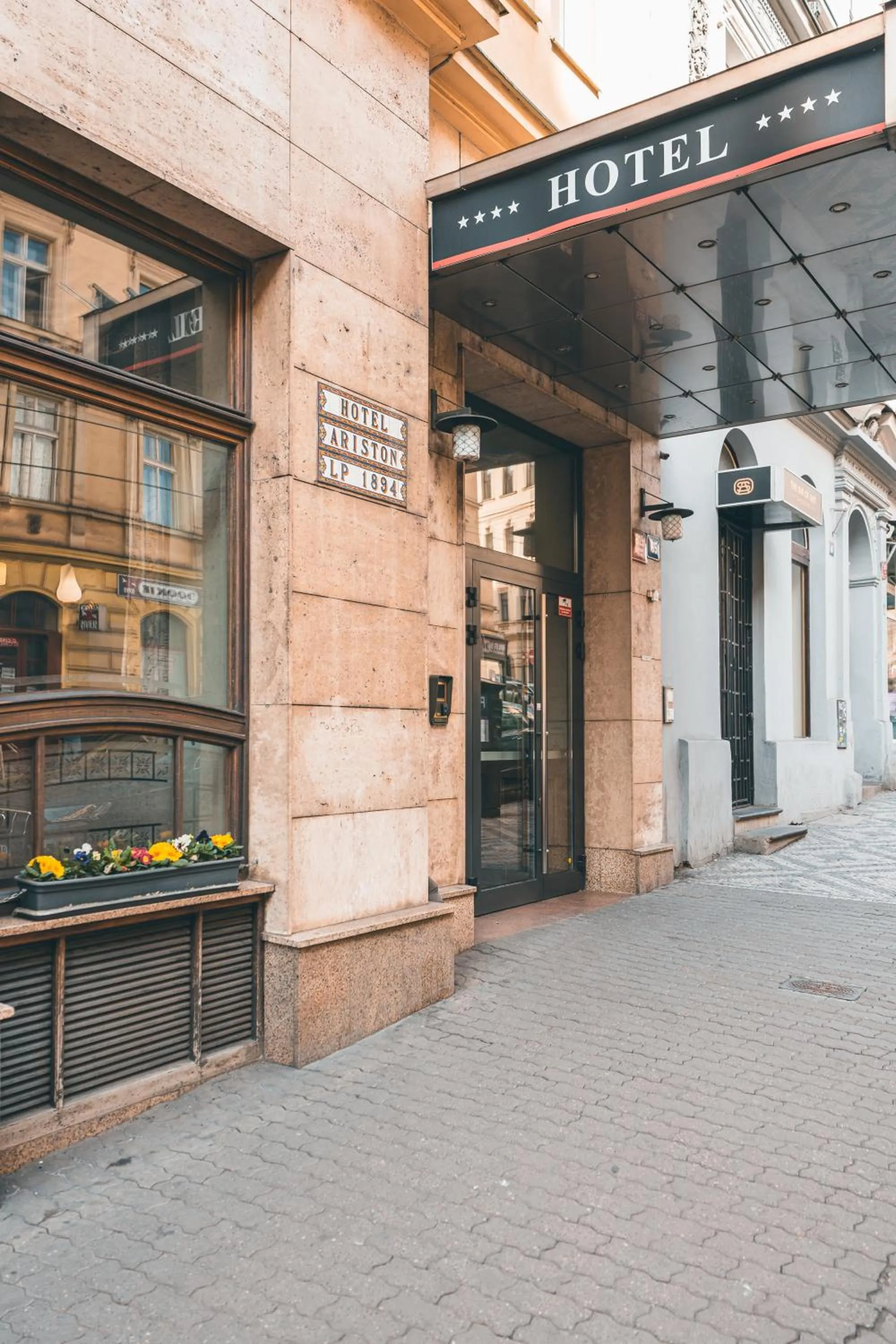 Facade/entrance in Hotel Ariston Prague