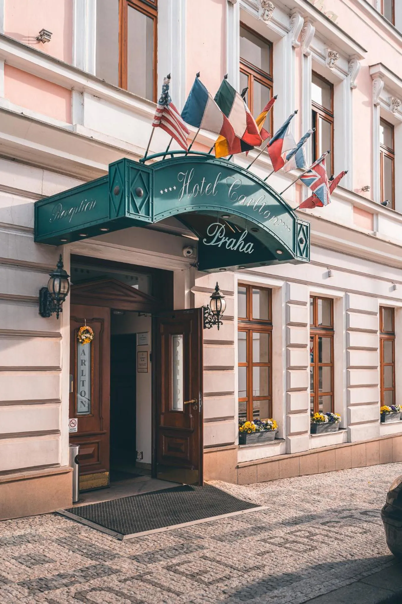 Facade/entrance in Carlton