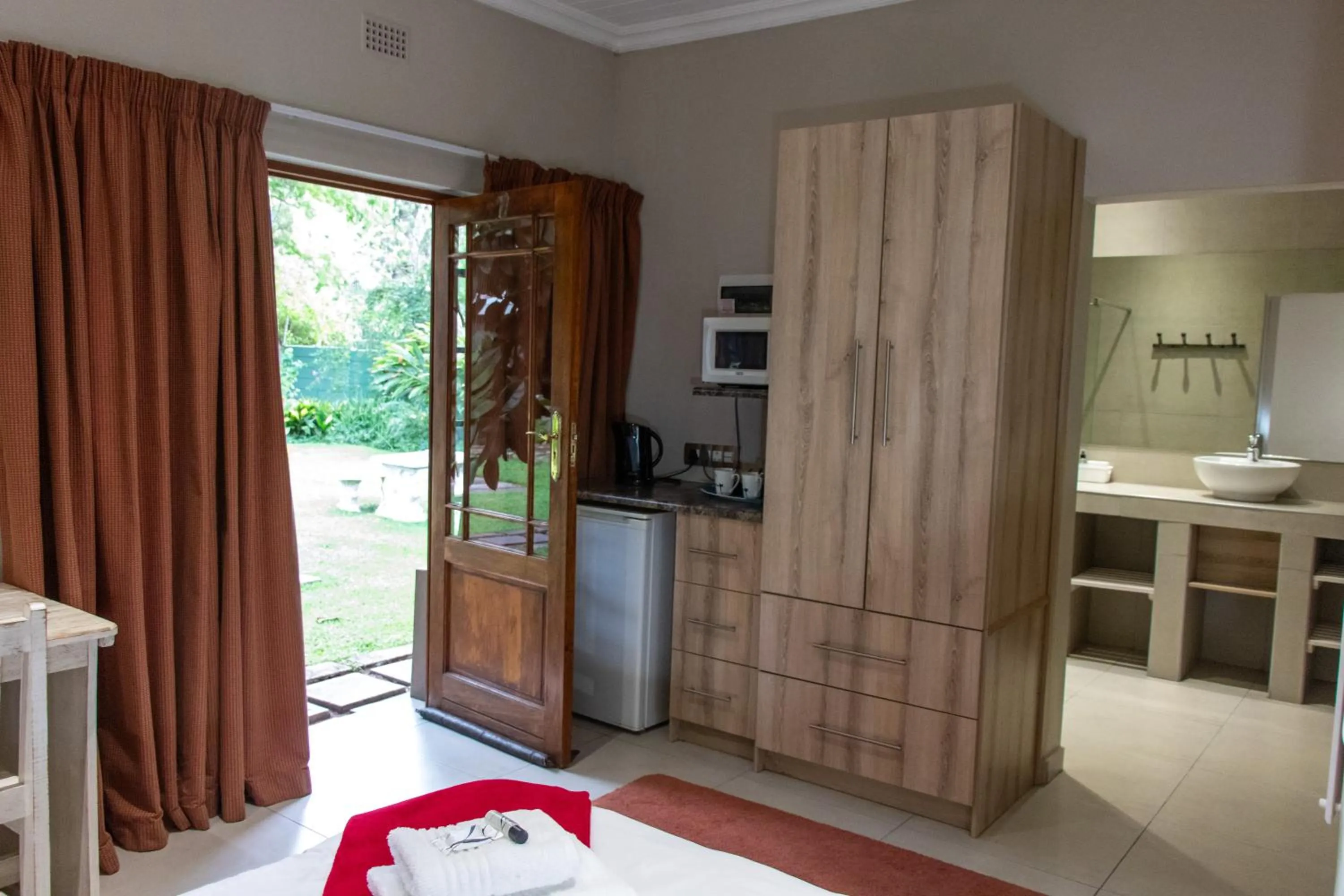 Photo of the whole room in Riverbank Lodge