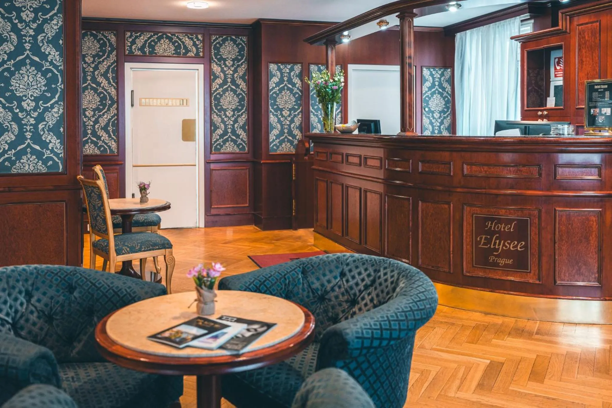 Lobby or reception in Elysee Hotel