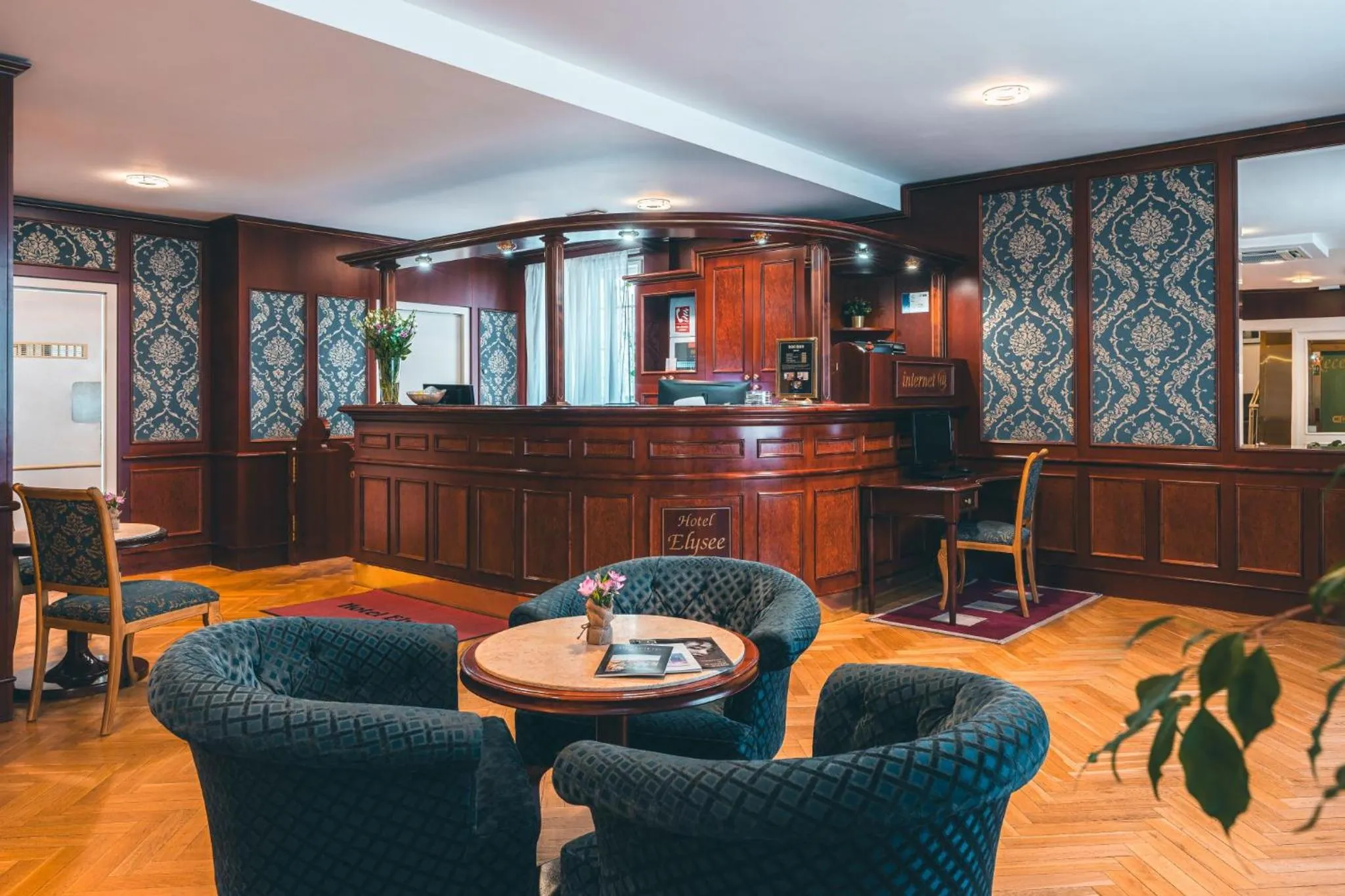 Lobby or reception in Elysee Hotel