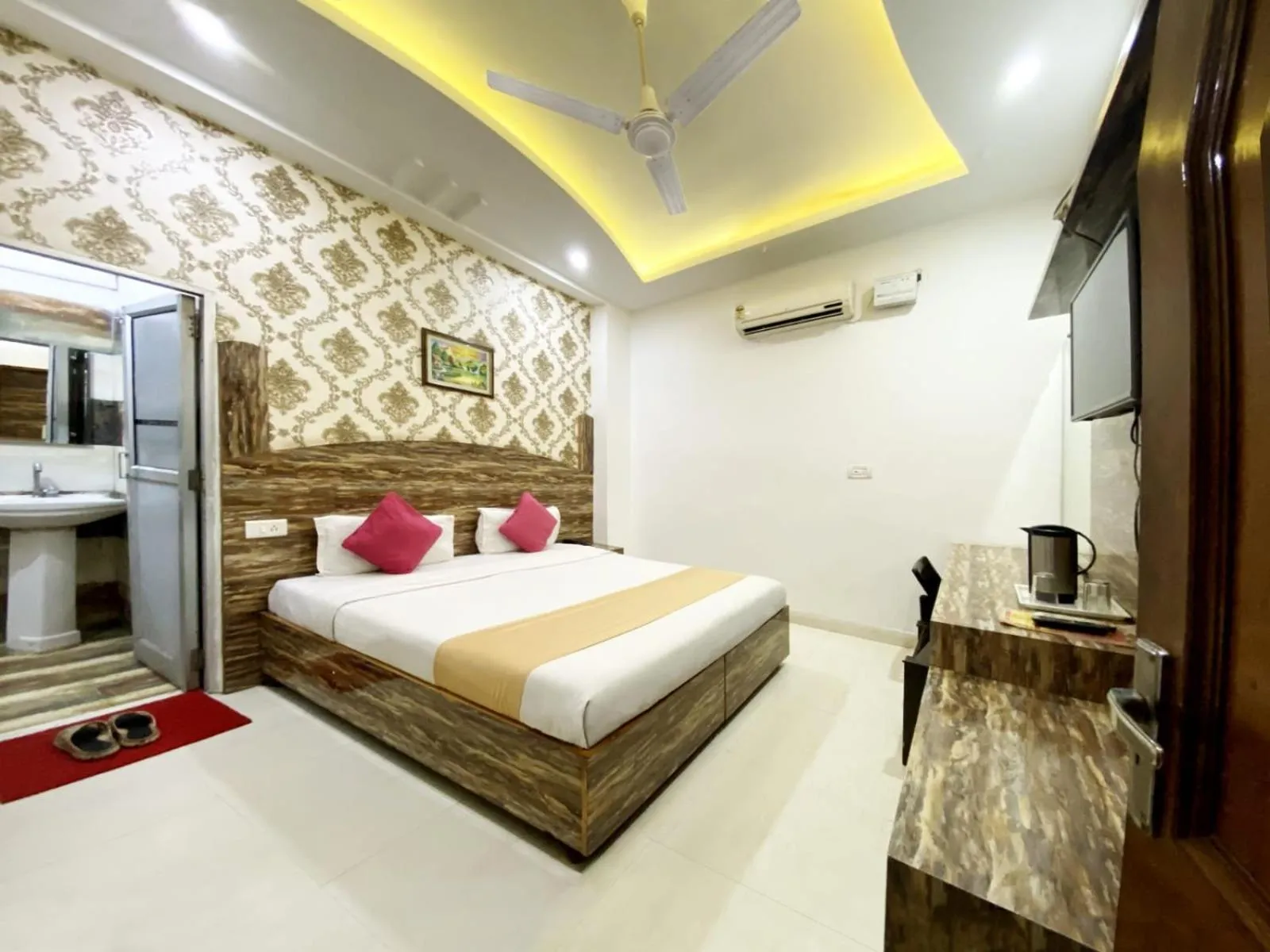 Bedroom, Bed in Rebirth Hotel